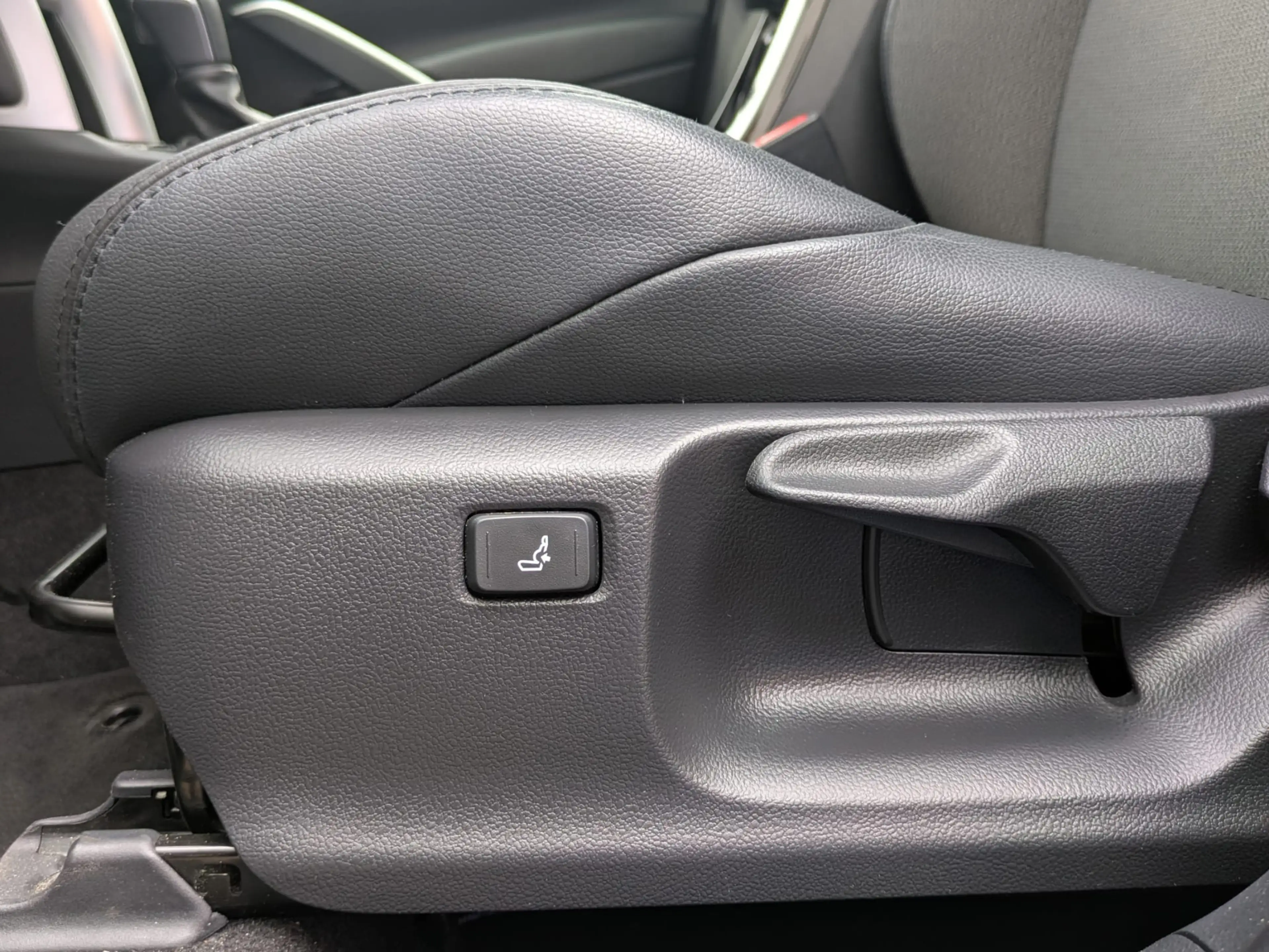 Toyota Corolla Cross Hybrid 200 Style|Panodak|Half-Leder|Adaptive-Cruis — photo 17