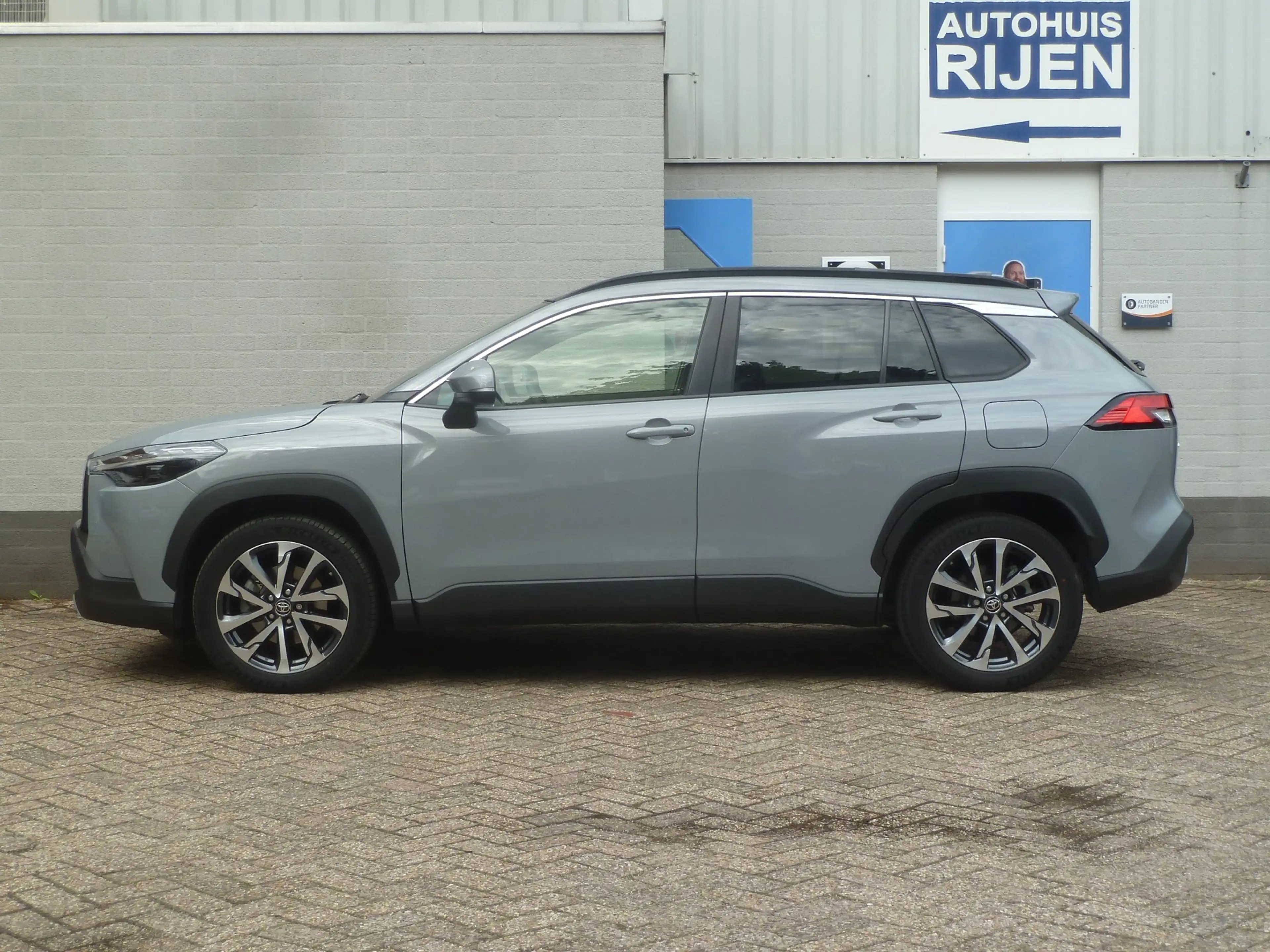 Toyota Corolla Cross Hybrid 200 Style|Panodak|Half-Leder|Adaptive-Cruis — photo 7