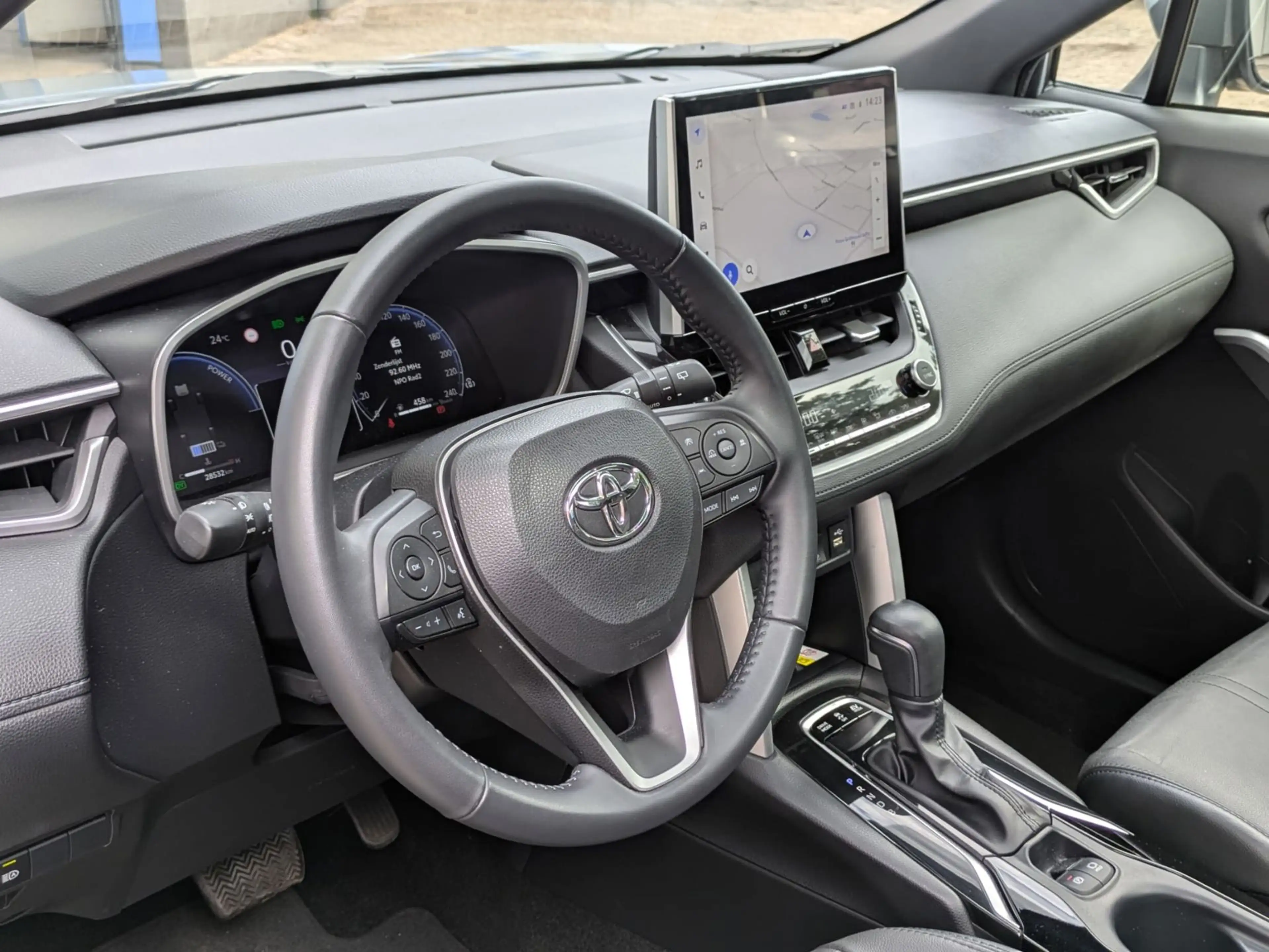 Toyota Corolla Cross Hybrid 200 Style|Panodak|Half-Leder|Adaptive-Cruis — photo 15