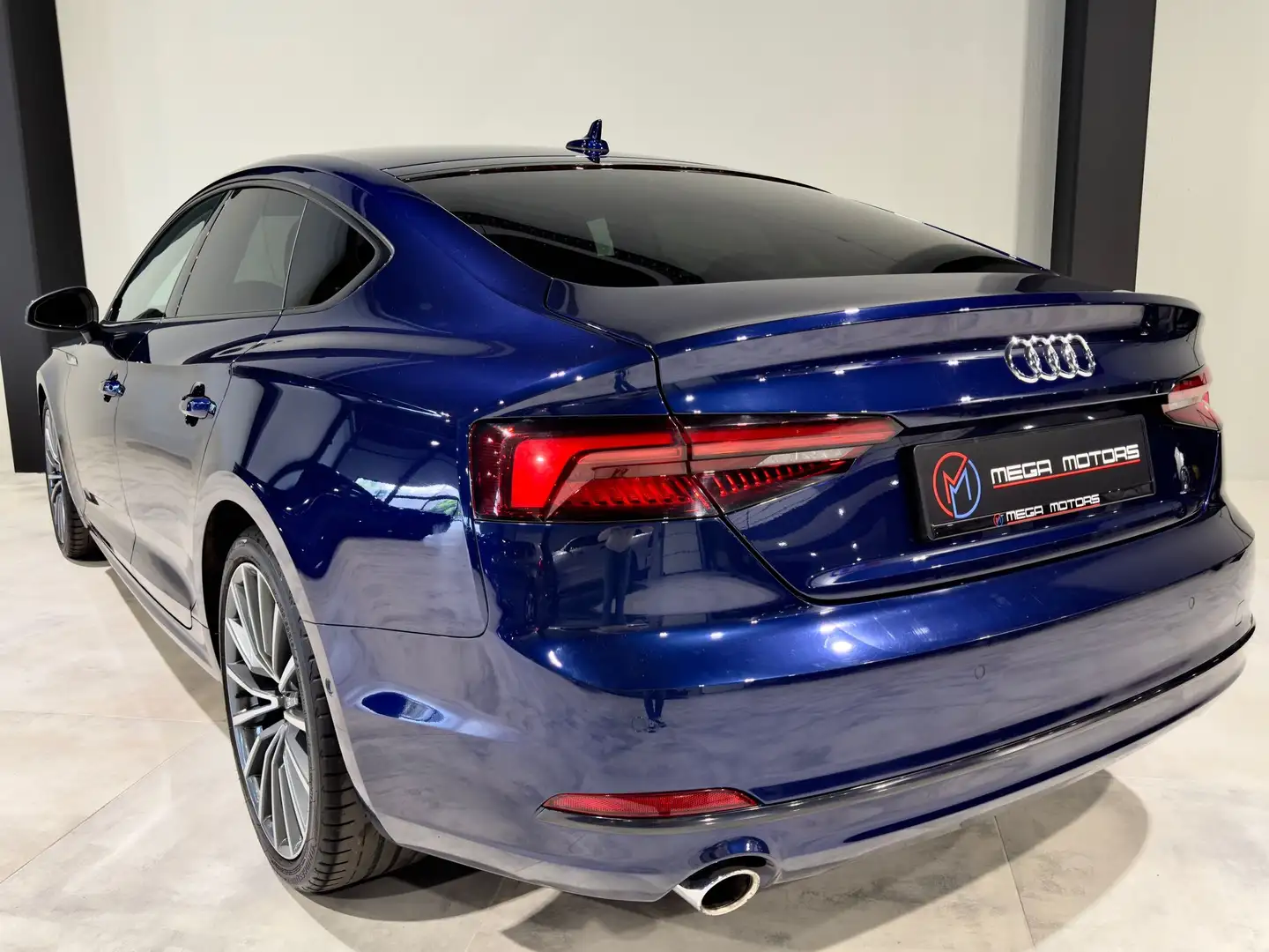 Audi A5 SPORTBACK 2.0TDi 150CV S-TRONiC F1 COCKPiT JA19"++ Albastru - 2