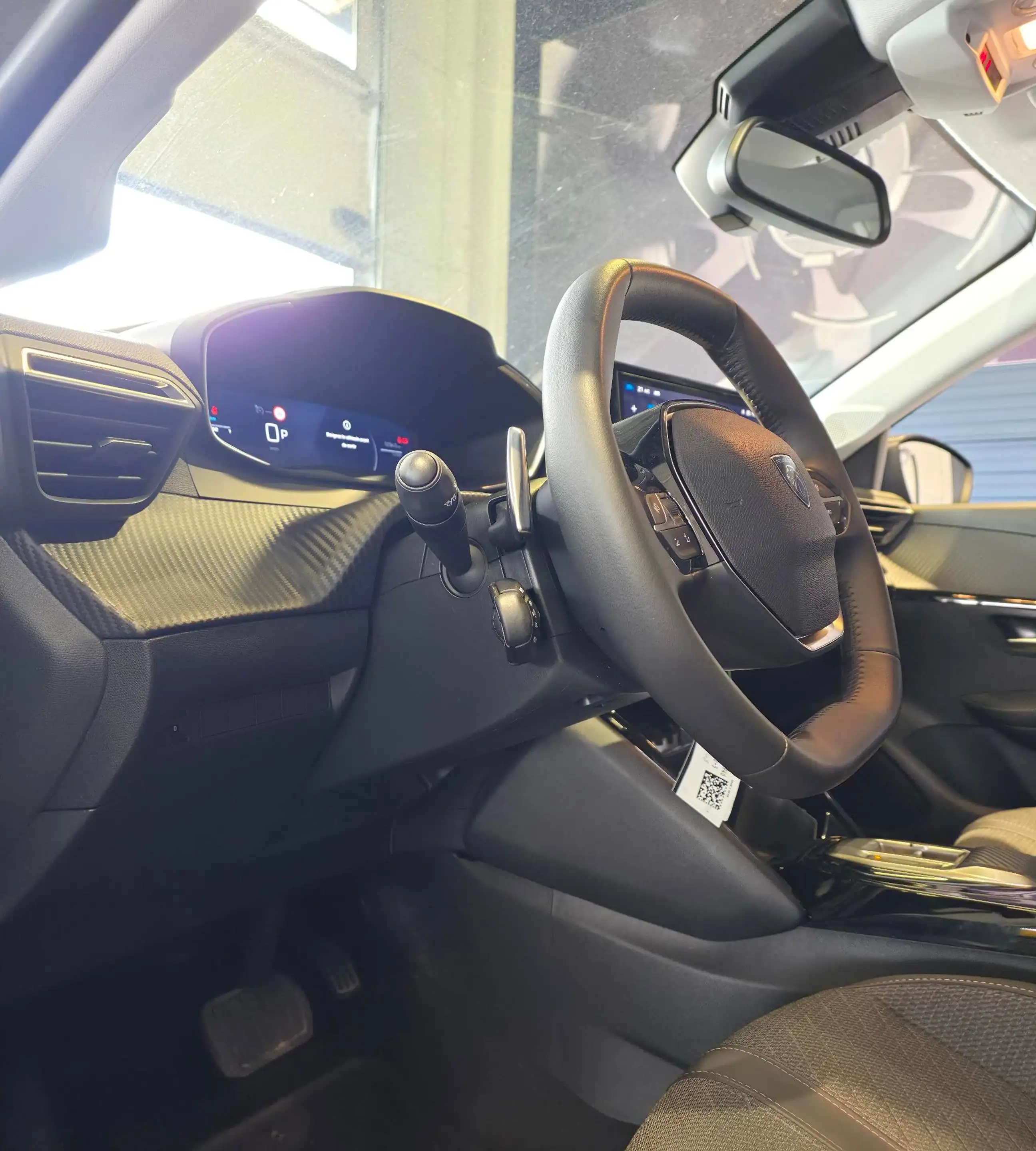Peugeot 208 2008 1.2 Hybrid GT e-DCS GT — photo 10