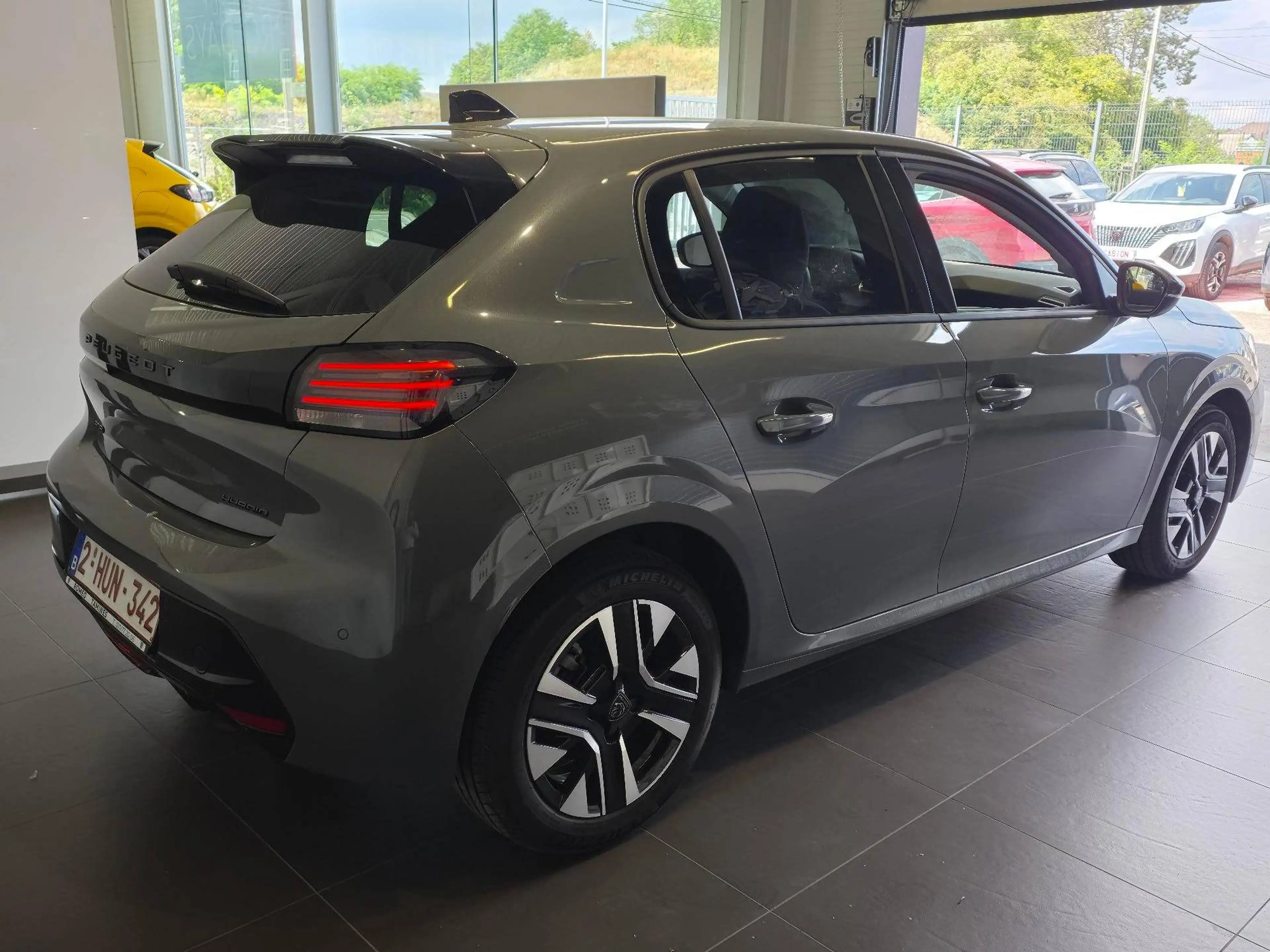 Peugeot 208 2008 1.2 Hybrid GT e-DCS GT — photo 6