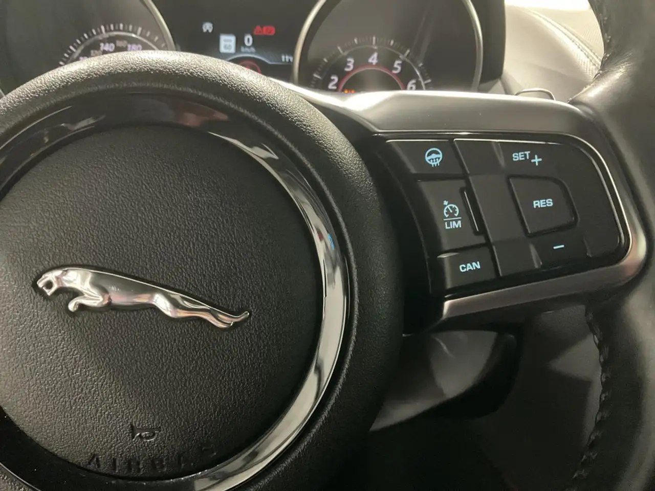Jaguar F-Type снимка Jaguar F-Type