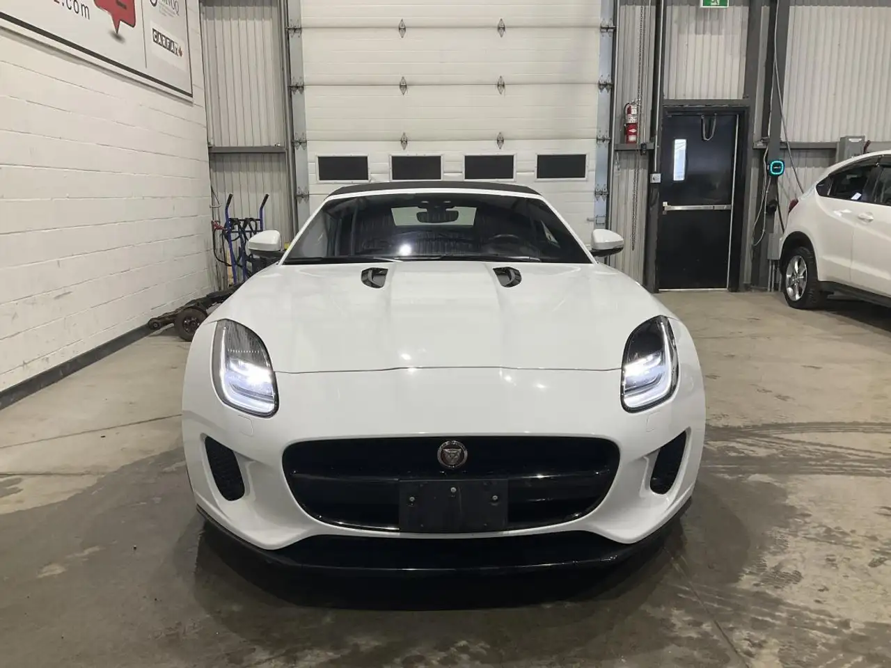 Jaguar F-Type снимка Jaguar F-Type