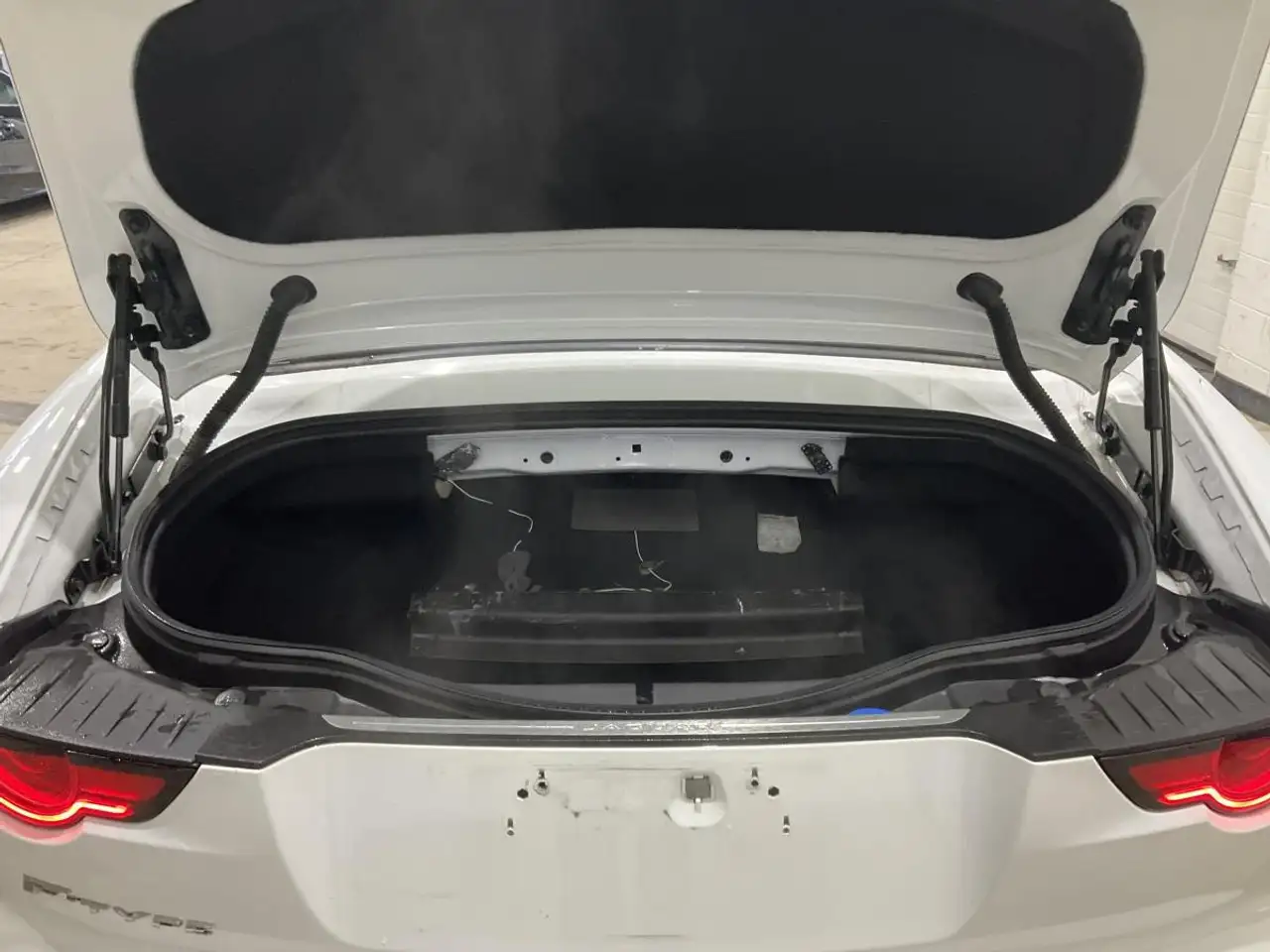 Jaguar F-Type снимка Jaguar F-Type