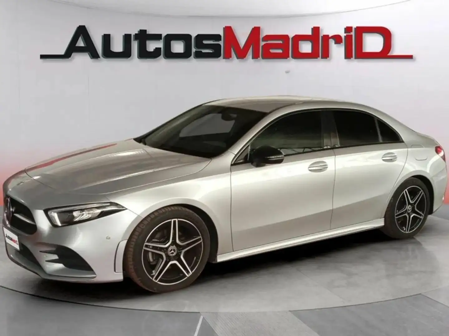 Mercedes-Benz A 180 Sedán d Grigio - 1