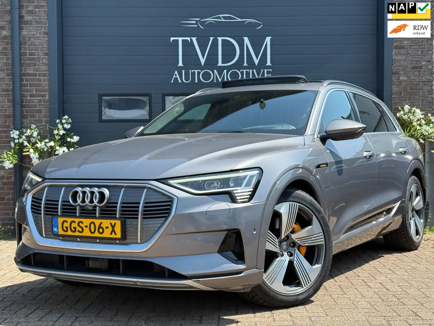 Audi e-tron E-tron 55 quattro advanced Pro Line Plus 95 kWhPAN Gris - 1