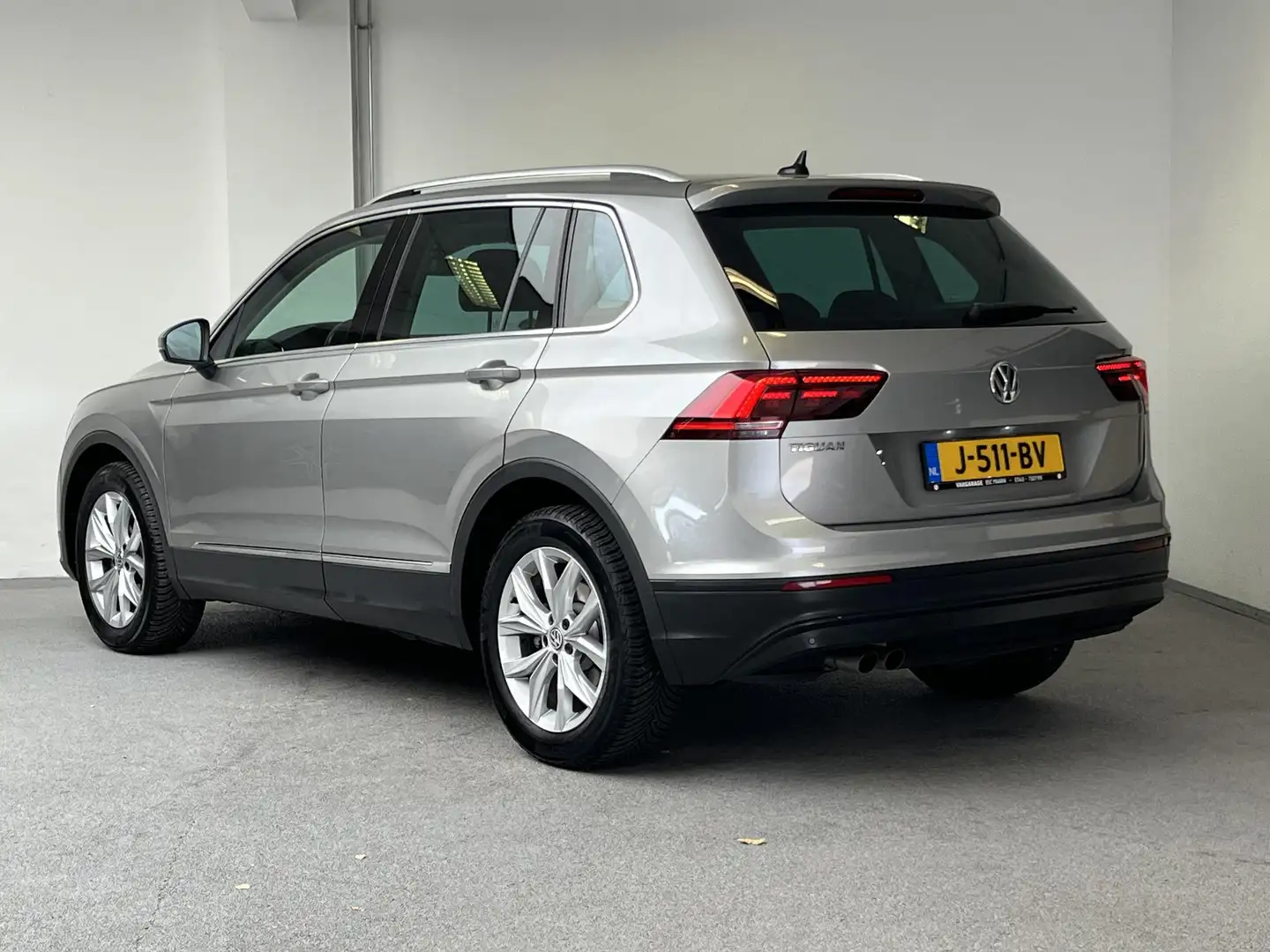 Volkswagen Tiguan 1.5 TSI Comfortline Business | 1e-EIG. | LED | CAR Grijs - 2