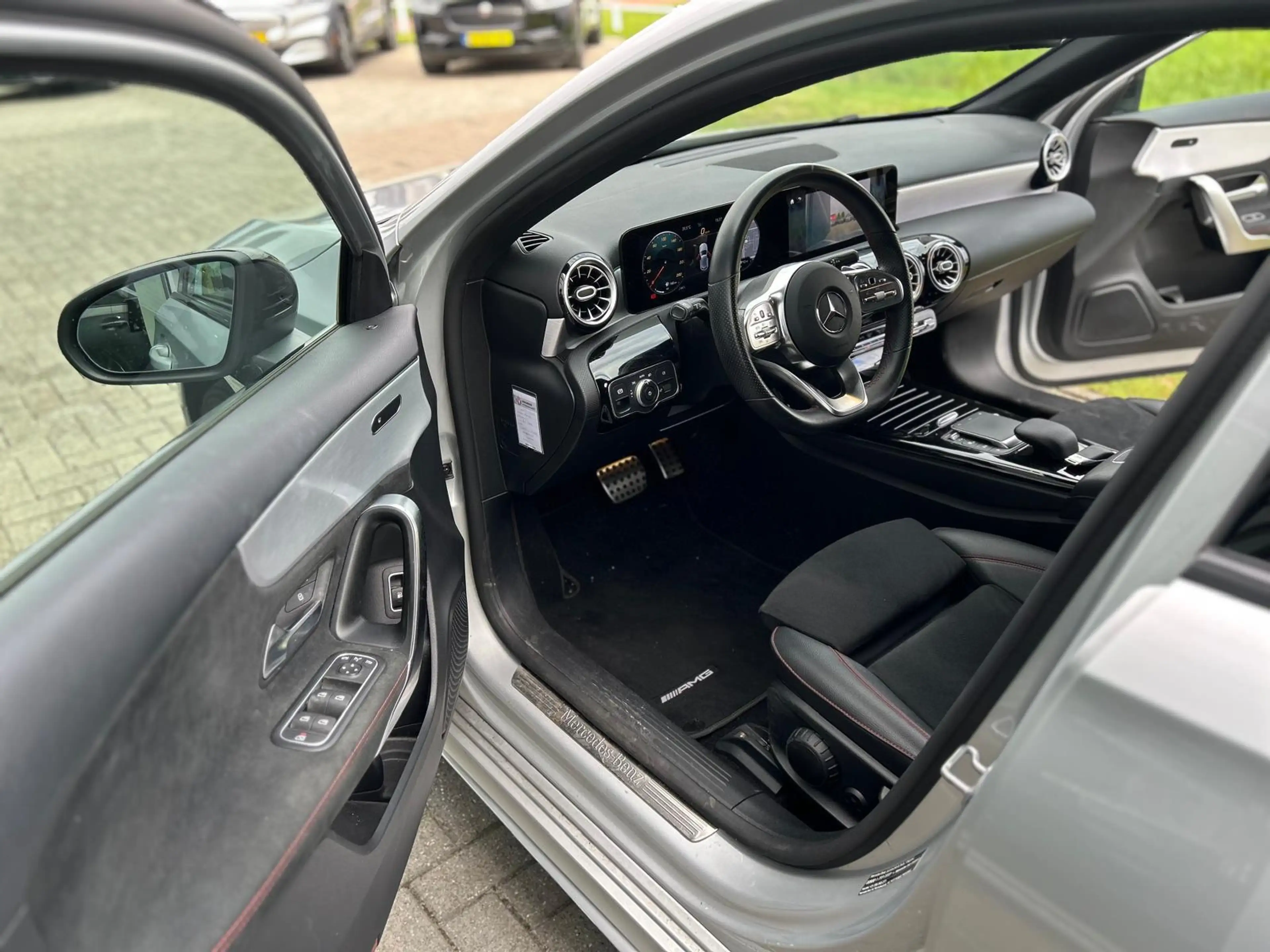 Mercedes-Benz A 250 e Business Solution AMG Limited — photo 6