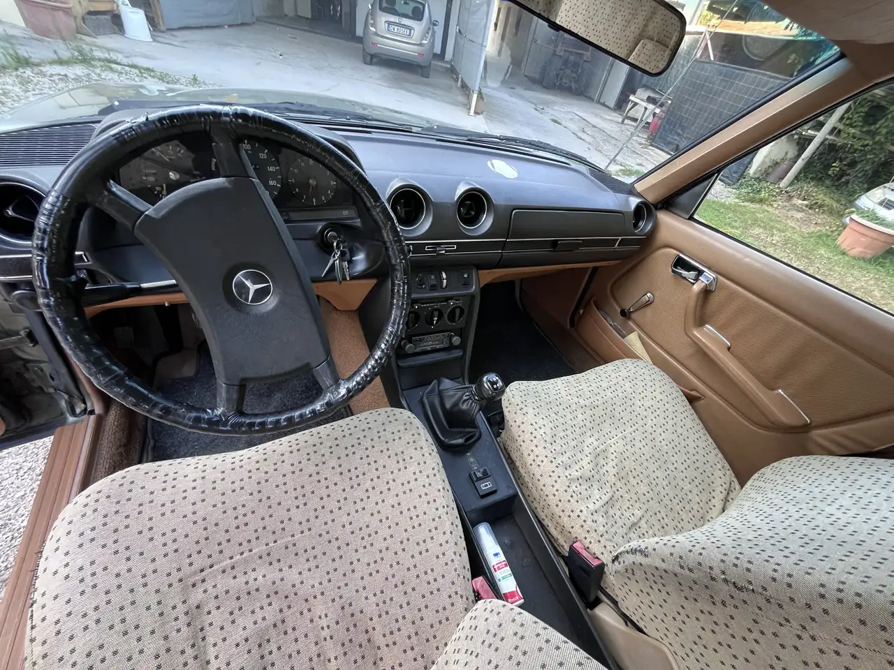 Mercedes-Benz 240, foto 7