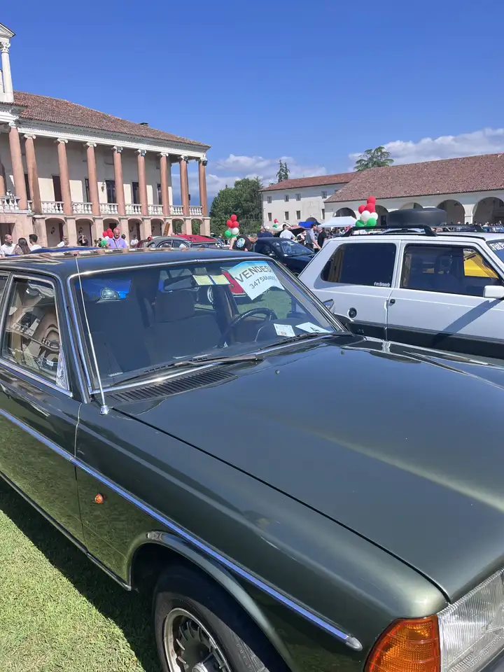 Mercedes-Benz 240, foto 2