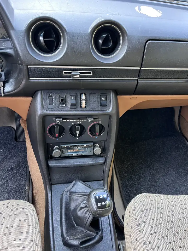 Mercedes-Benz 240, foto 9