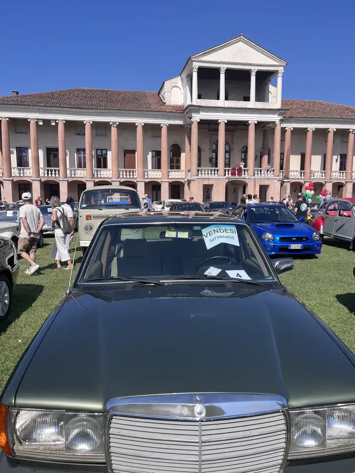 Mercedes-Benz 240, foto 1