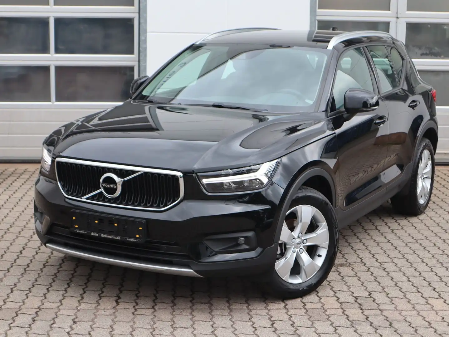 Volvo XC40 T3 Momentum Pro FWD Zwart - 2