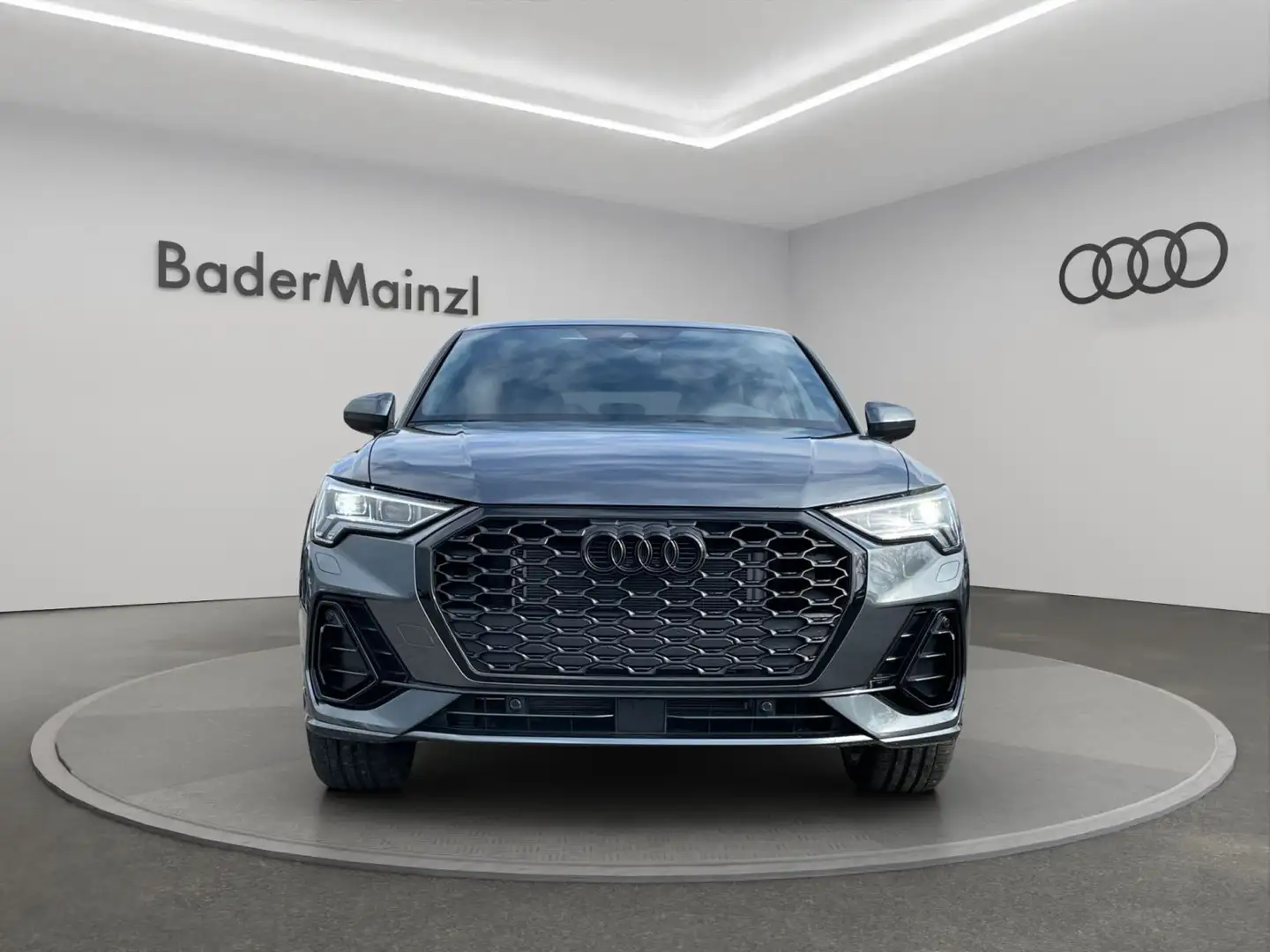 Audi Q3 Sline 45 TFSIe BP,Navi,Sonos,Virt. Grau - 2