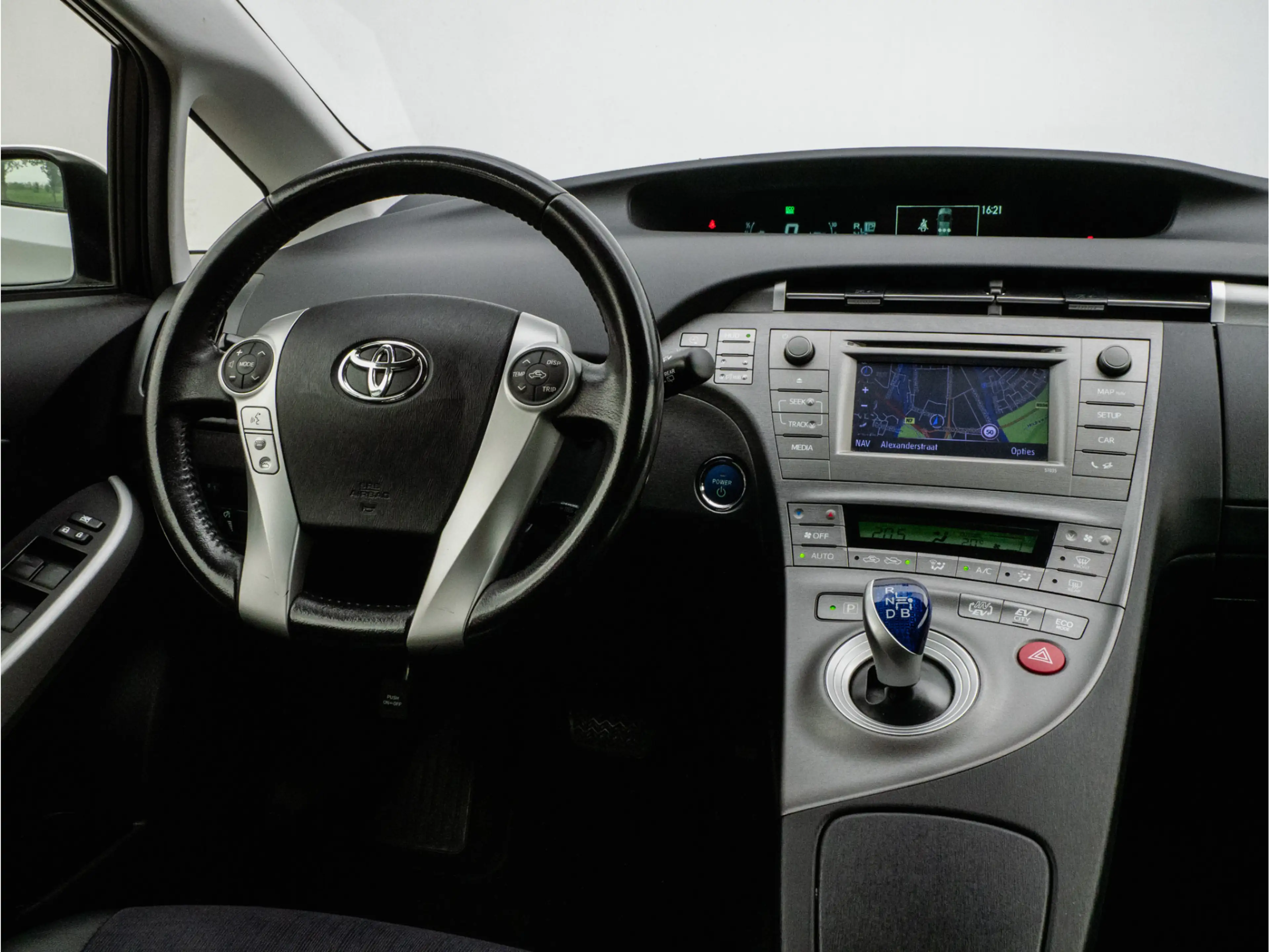 Toyota Prius 1.8 Plug-in Aspiration Trekhaak/ Stoelverwarming/ — photo 38