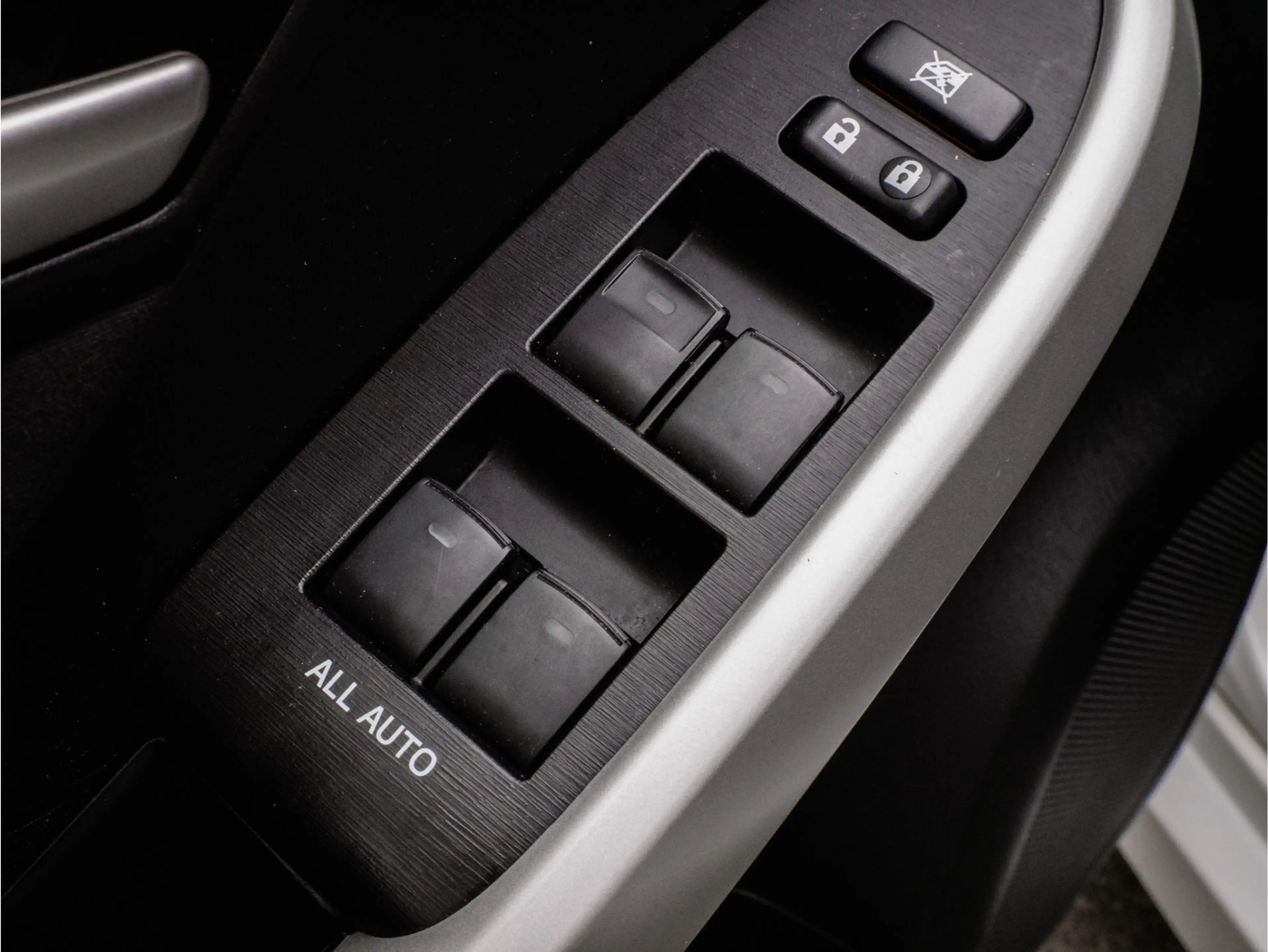 Toyota Prius 1.8 Plug-in Aspiration Trekhaak/ Stoelverwarming/ — photo 32
