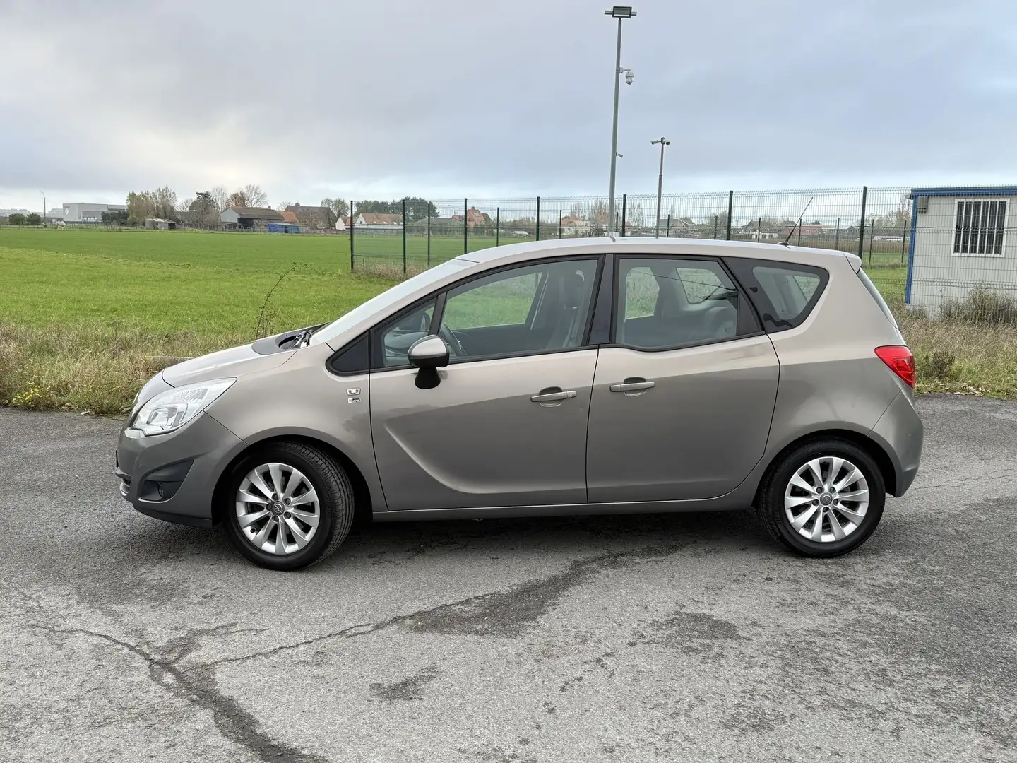 Opel Meriva Cosmo Start/Stop 1.4Turbo slechts 30 000 Km ! Sen Gris - 2