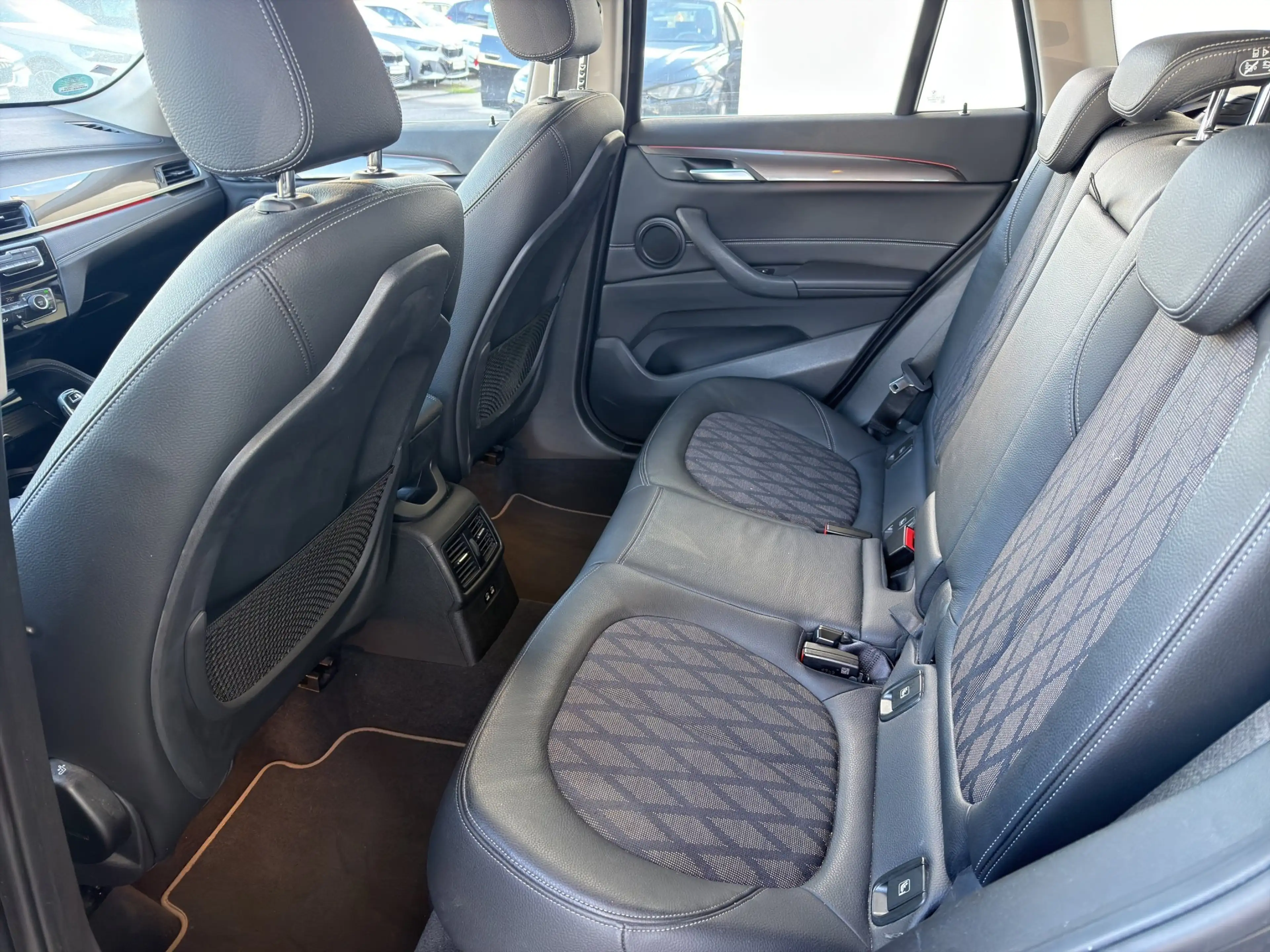 BMW X1 sDrive18d xLine Navi.LED.AHK.SH.PDC.Tempomat. — photo 9