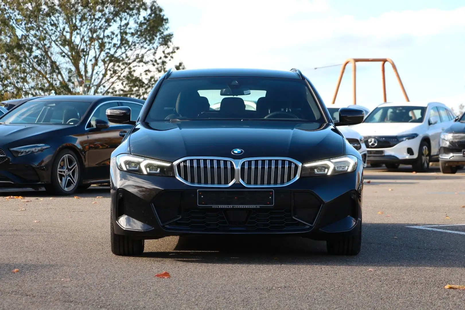 BMW 330 i Touring xDrive M Sport shadow line Schwarz - 2