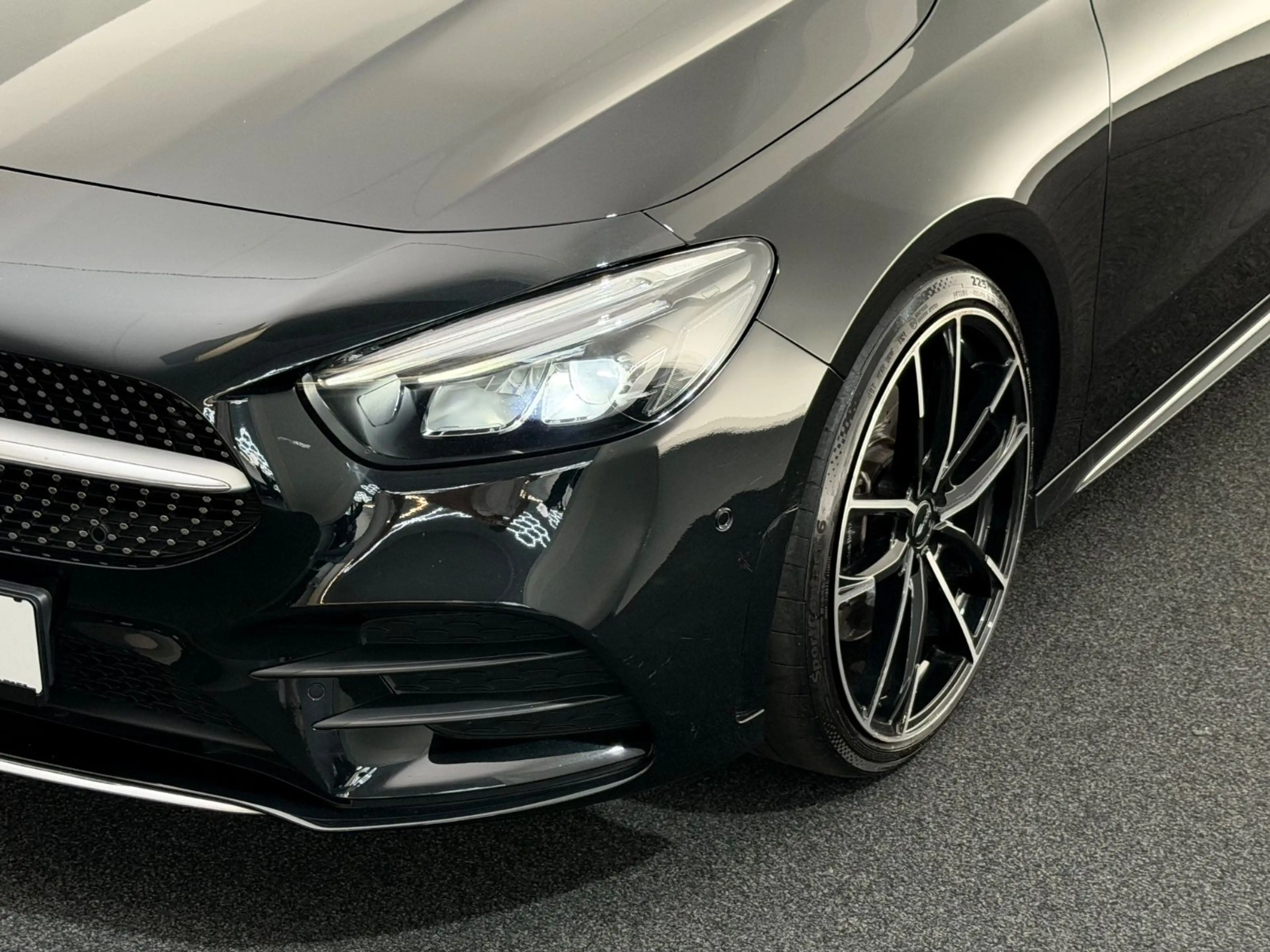 Mercedes-Benz B 220 *AMG LINE*LED-R.KAM-MBUX-SHZ-TOT.W-AMBIENTE — photo 11