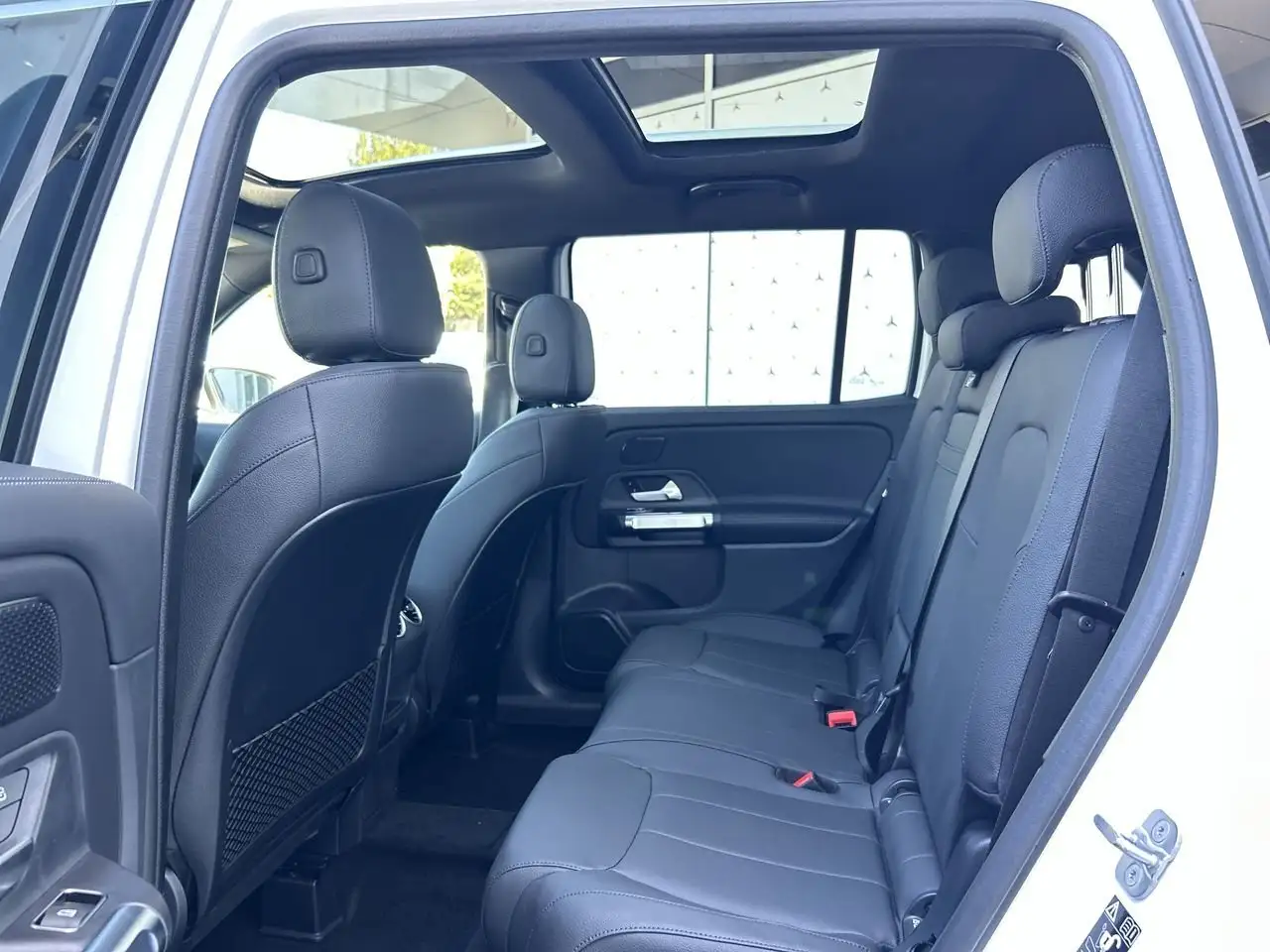 Mercedes-Benz GLB снимка Mercedes-Benz GLB