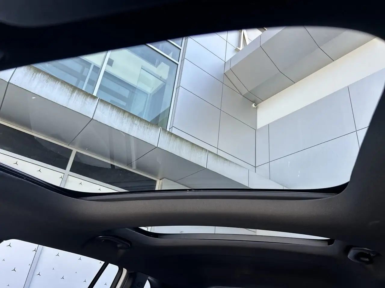 Mercedes-Benz GLB снимка Mercedes-Benz GLB