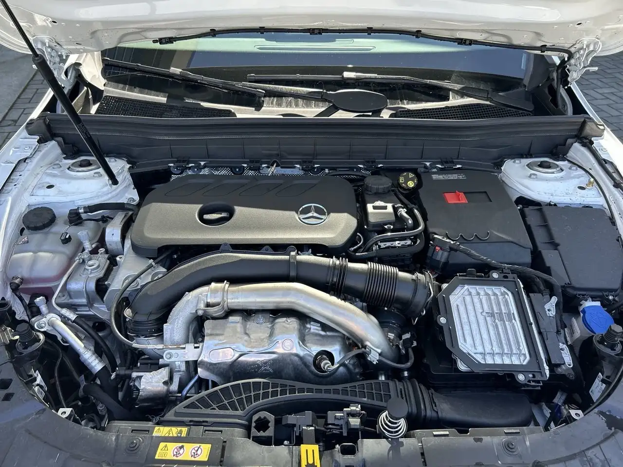 Mercedes-Benz GLB снимка Mercedes-Benz GLB