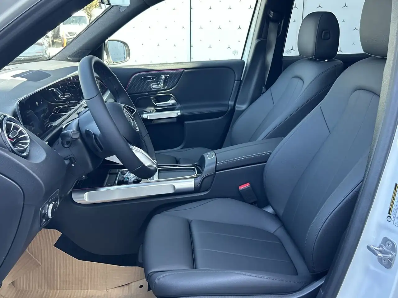 Mercedes-Benz GLB снимка Mercedes-Benz GLB