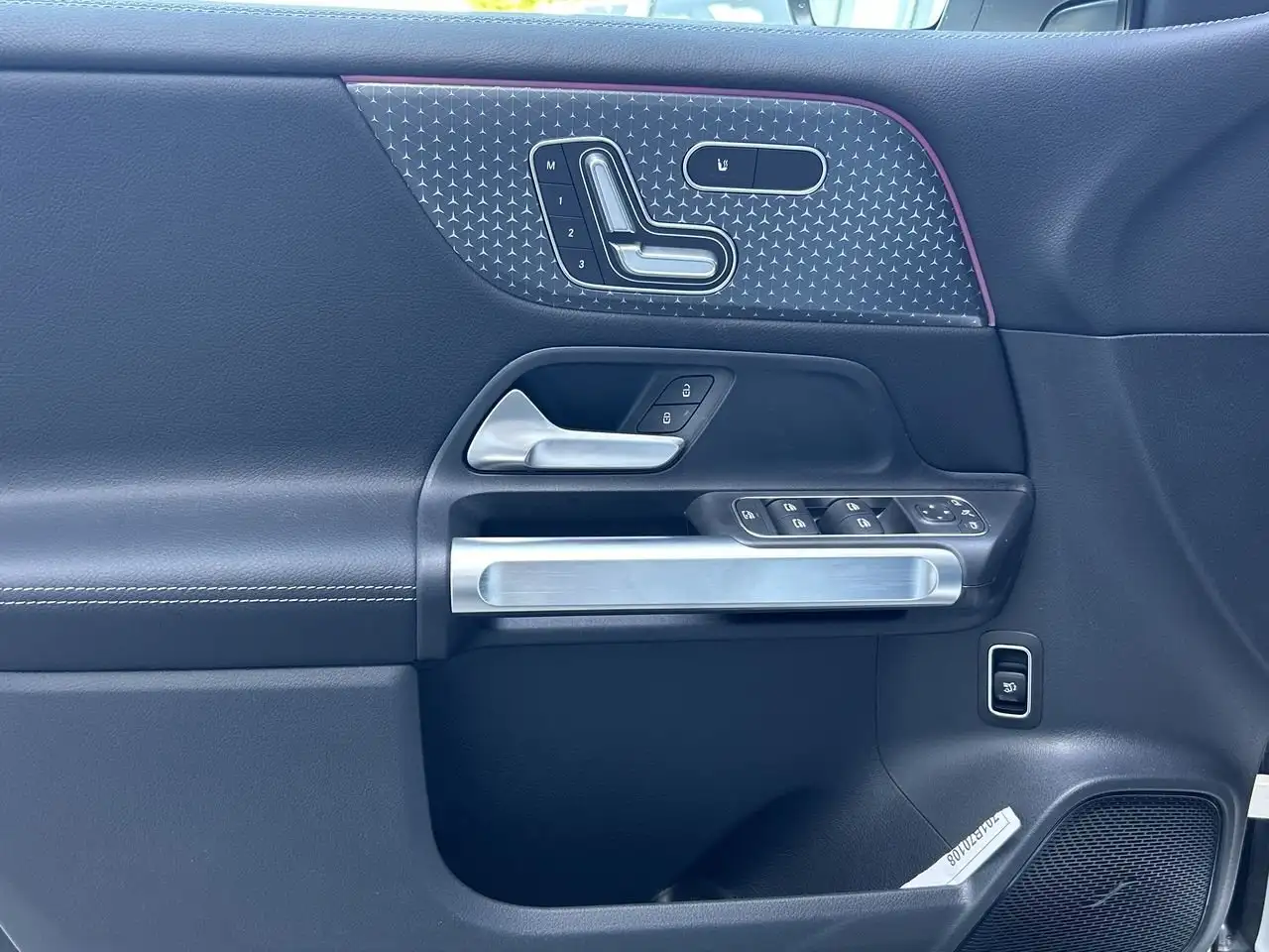 Mercedes-Benz GLB снимка Mercedes-Benz GLB