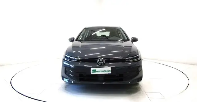 Volkswagen Golf view 2