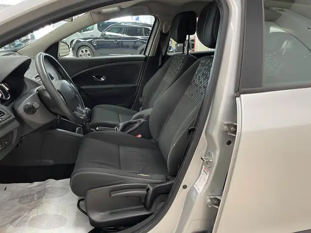 Renault Megane view 9