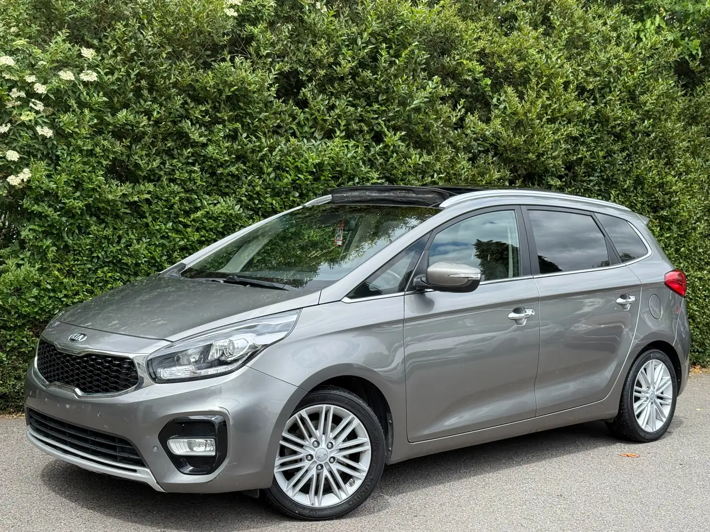 Kia Carens 1.7 CRDI+7 PLACES+NAVI+CAMERA+JANTES+EURO 6B Beige - 1