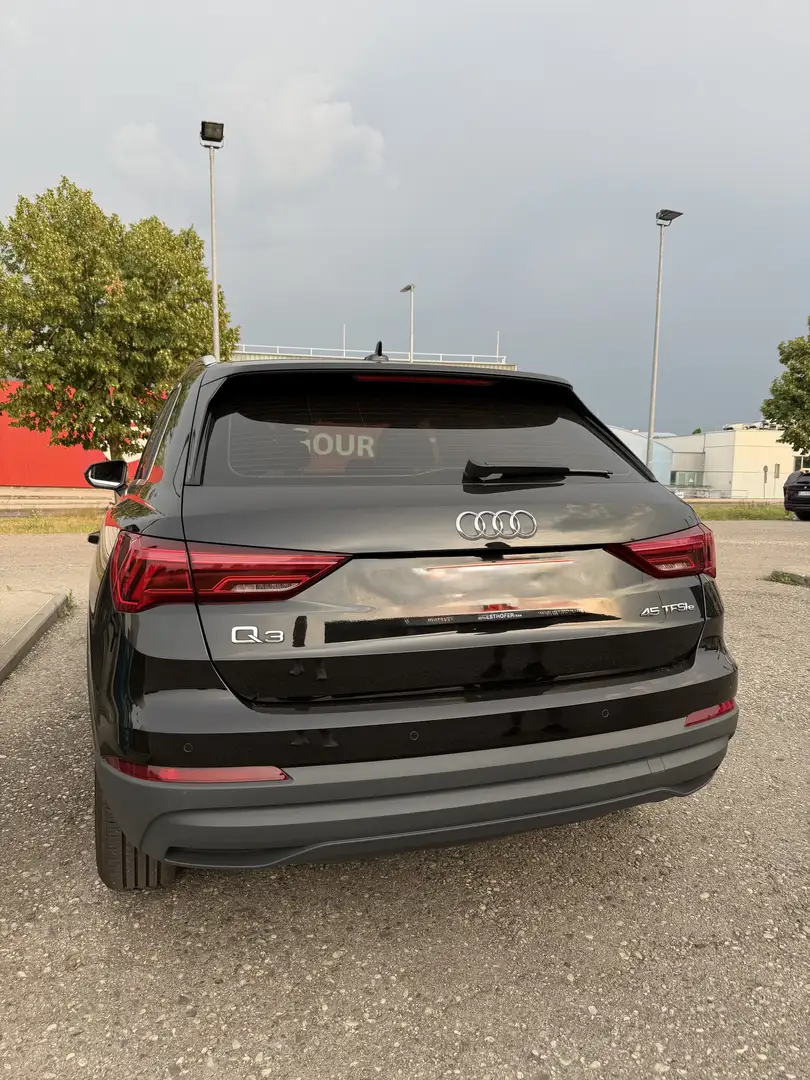 Audi Q3 Schwarz - 1