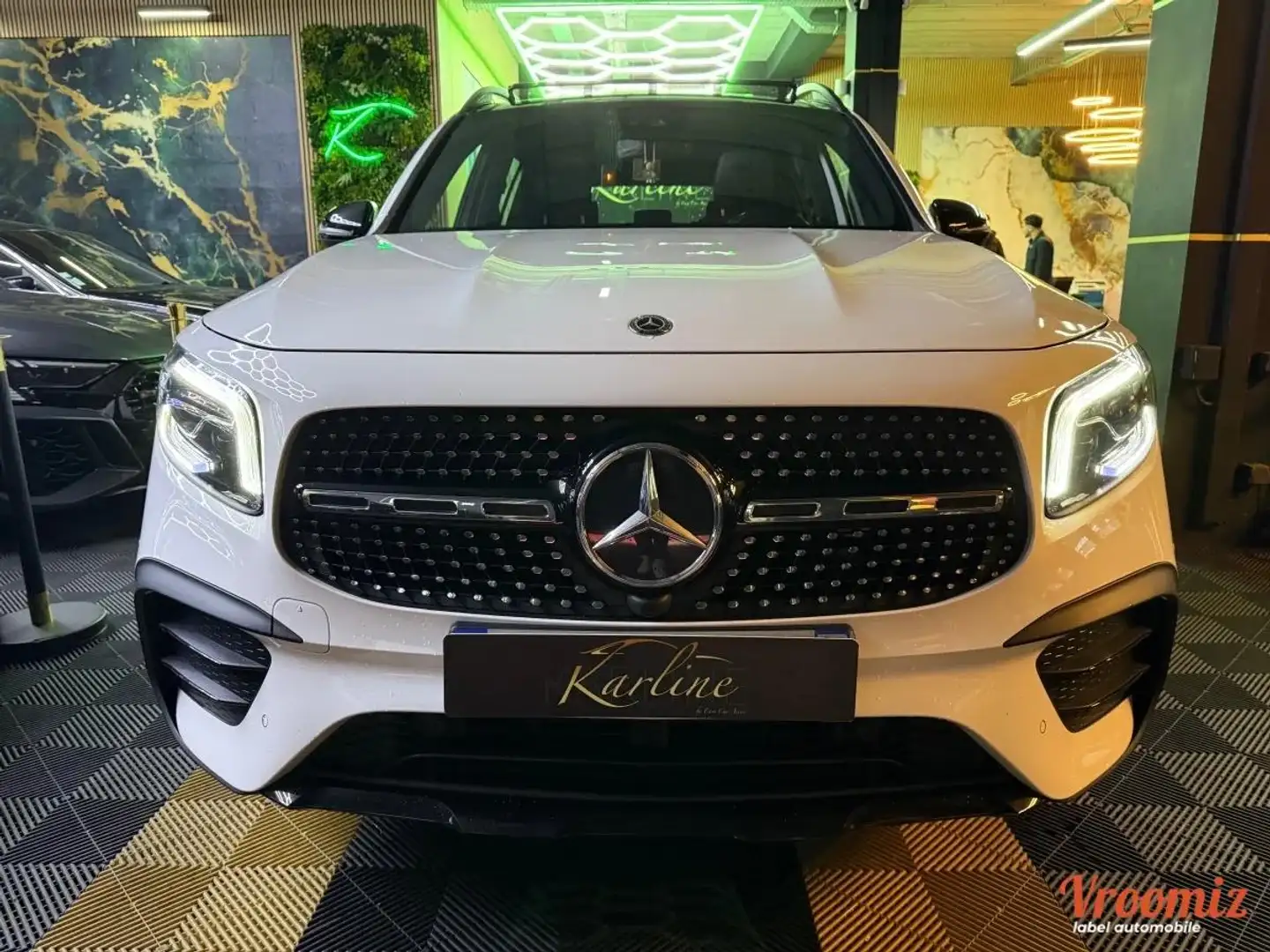 Mercedes-Benz GLB 200 2.0 200 D 150 AMG LINE 8G-DCT BVA - Toit ouvrant panoramique - 7 Places Gris - 2