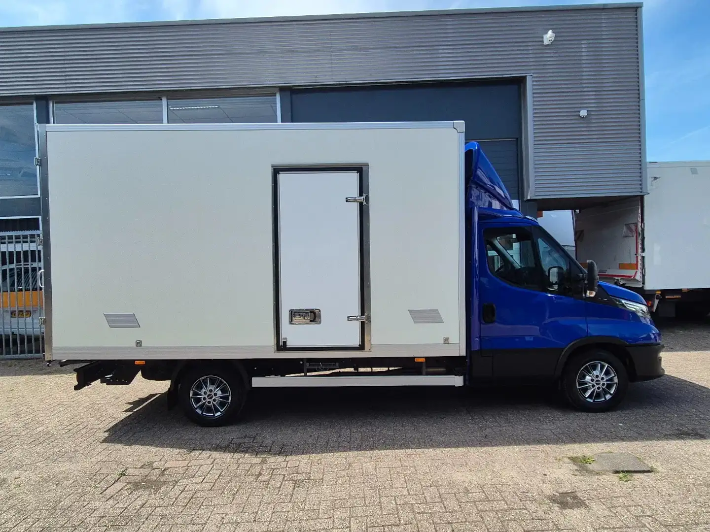 Iveco Daily 35S18 3.0D Koffer/ Xenon/ Airco Blau - 2