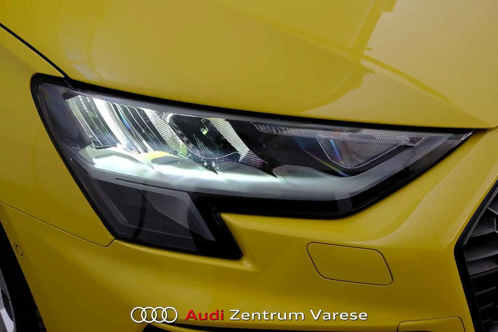 Audi A3 Sportback 30 TDI 116CV Stronic Sline Edition Giallo - 2