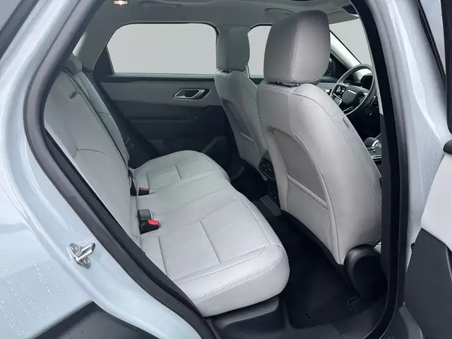 Land Rover Range Rover Velar view 11