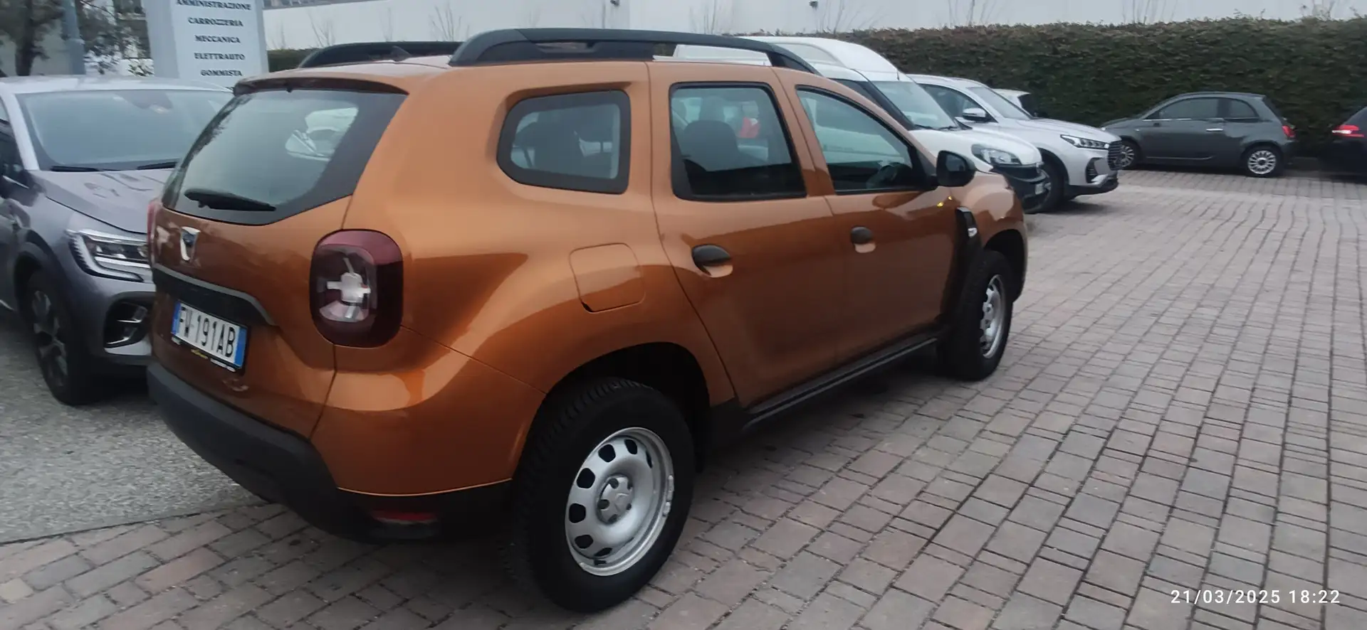 Dacia Duster Duster II 2018 1.6 sce Essential Gpl 4x2 s Золотистый - 2