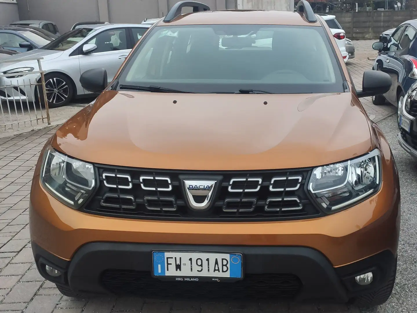 Dacia Duster Duster II 2018 1.6 sce Essential Gpl 4x2 s Золотистый - 1