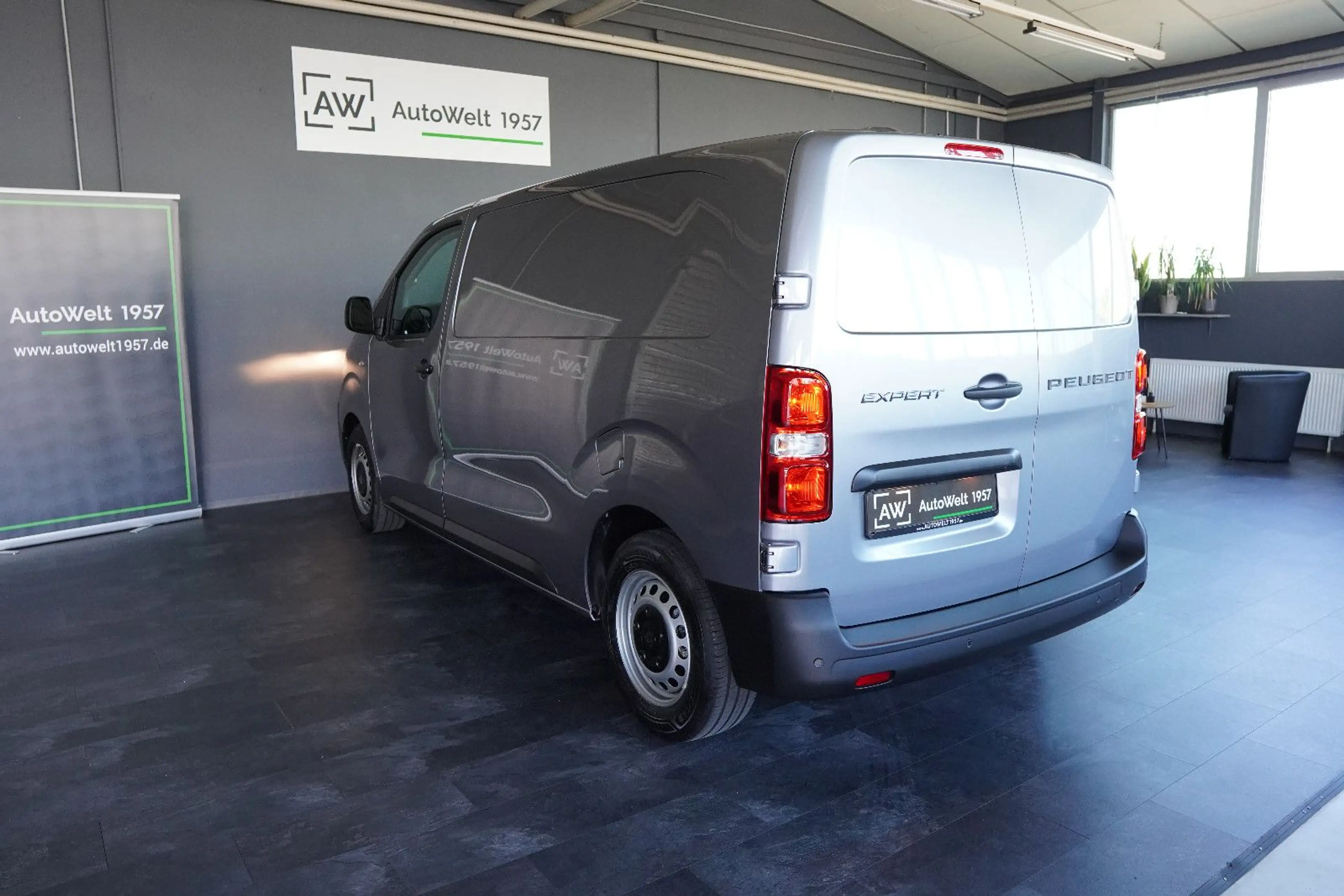 Peugeot Expert Kasten M*Holz Ausbau*180°Kamera*CarPlay* — photo 6