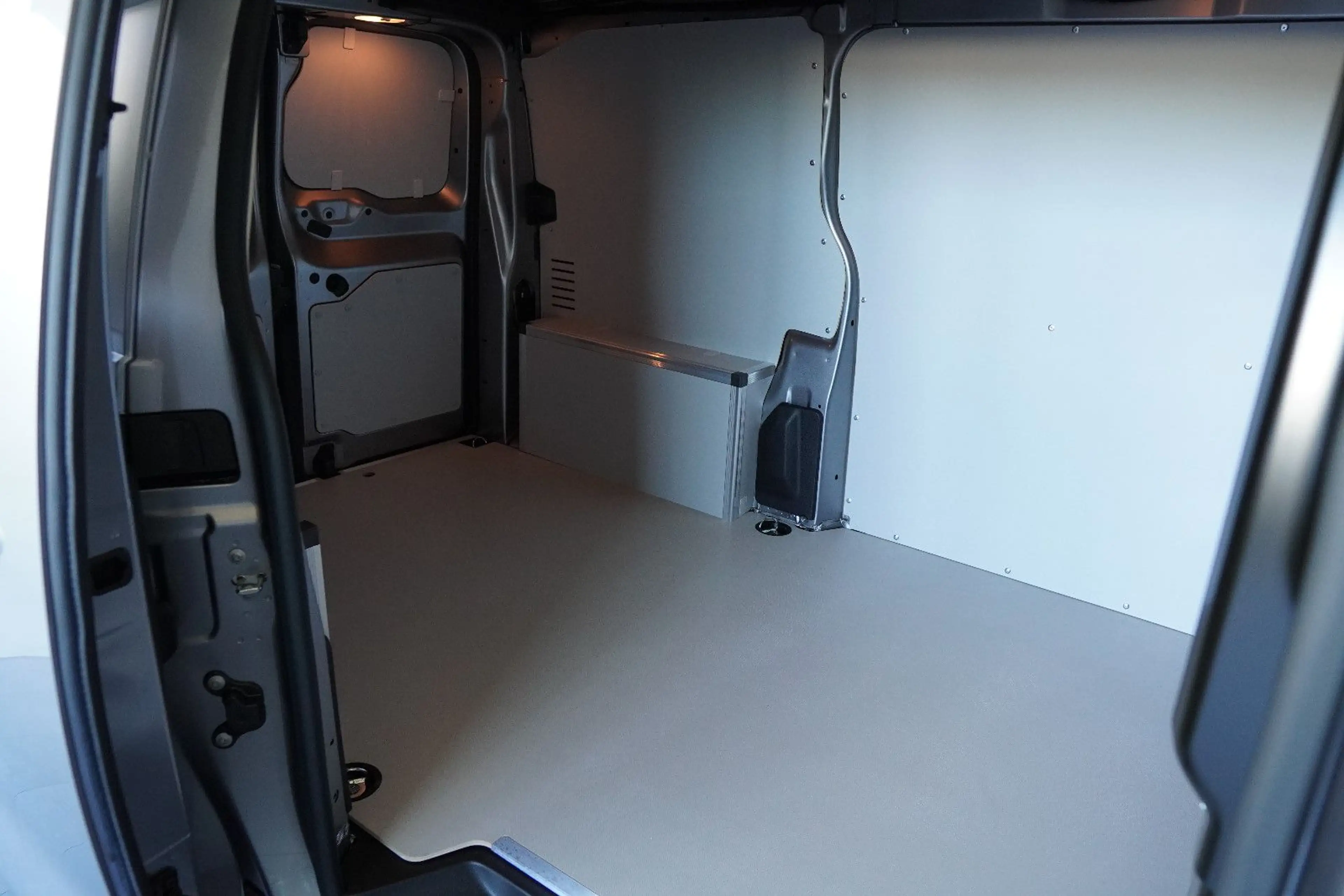Peugeot Expert Kasten M*Holz Ausbau*180°Kamera*CarPlay* — photo 11