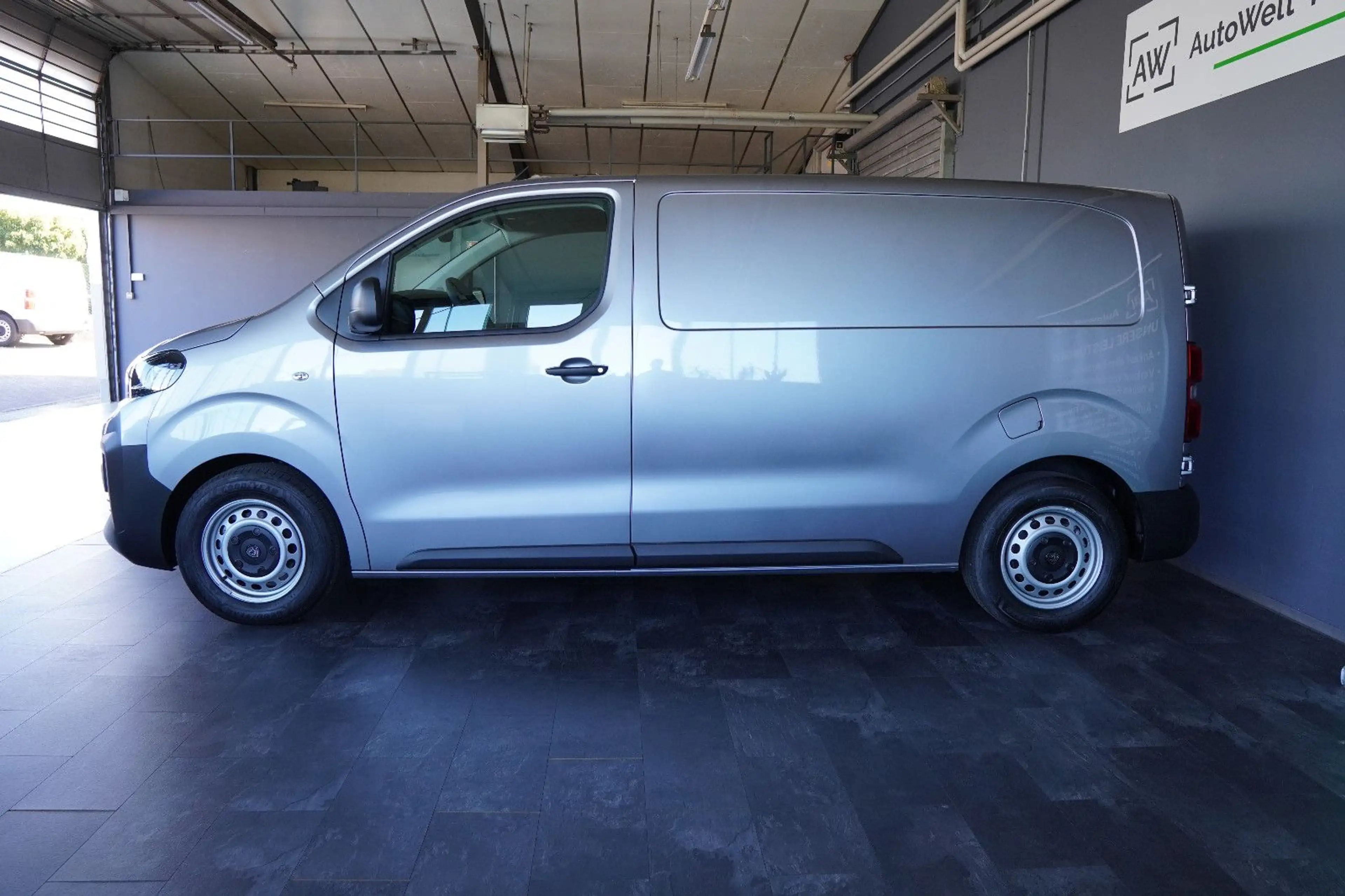 Peugeot Expert Kasten M*Holz Ausbau*180°Kamera*CarPlay* — photo 4