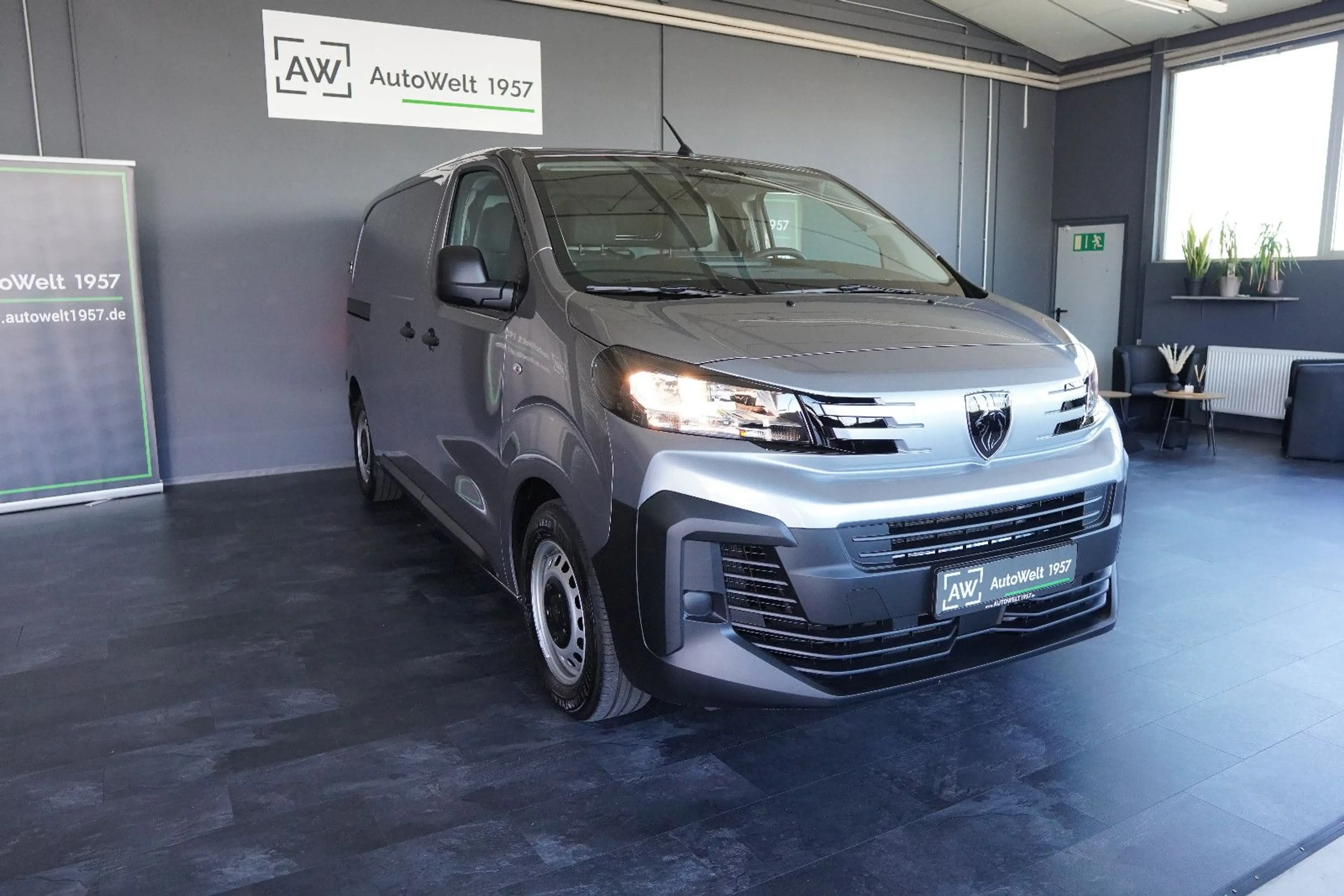 Peugeot Expert Kasten M*Holz Ausbau*180°Kamera*CarPlay*