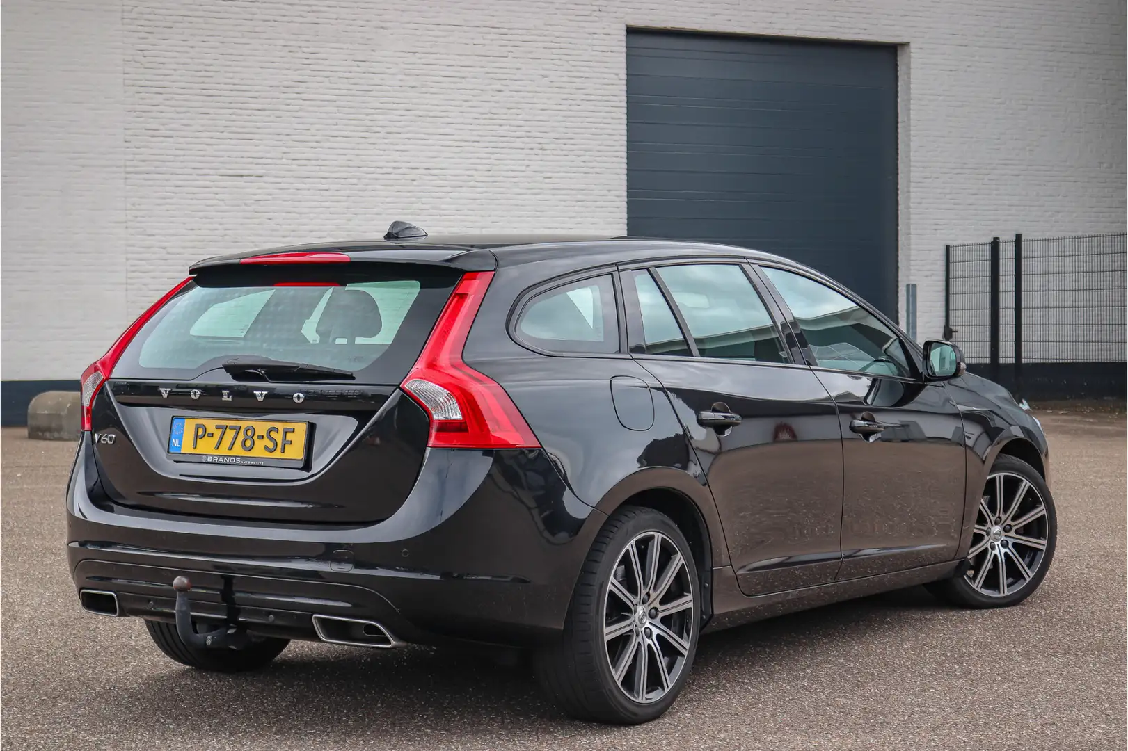 Volvo V60 2.0 D2 Polar+ AUT Navi Leder Vol onderhouden Чорний - 2
