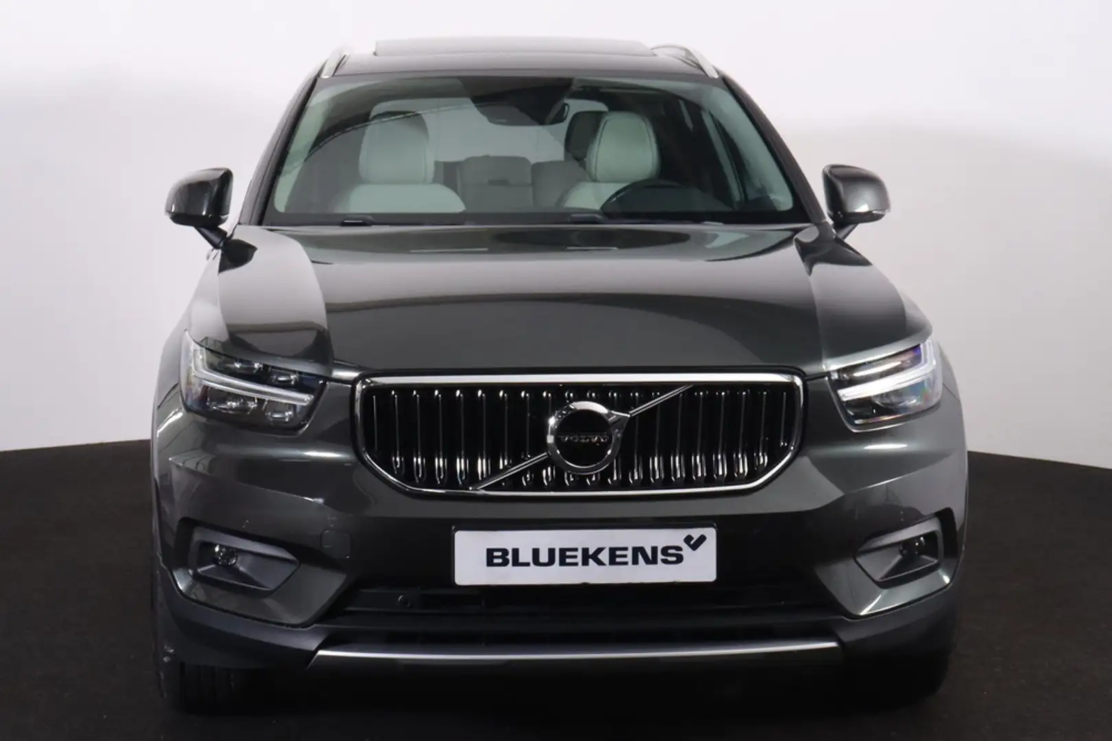 Volvo XC40 T4 Inscription - Panorama/schuifdak - Parkeercamer Grijs - 2