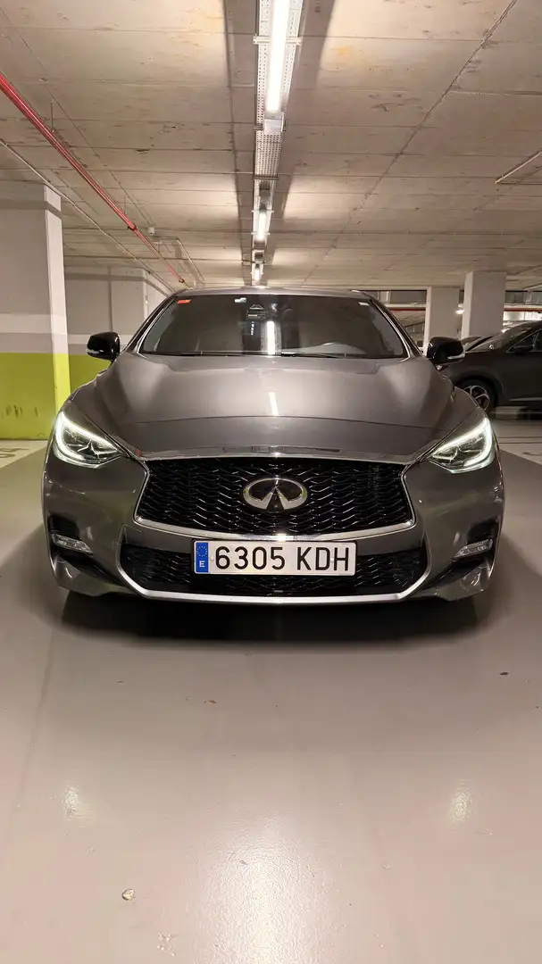 Infiniti Q30 2.2d Sport 7DCT Grau - 1