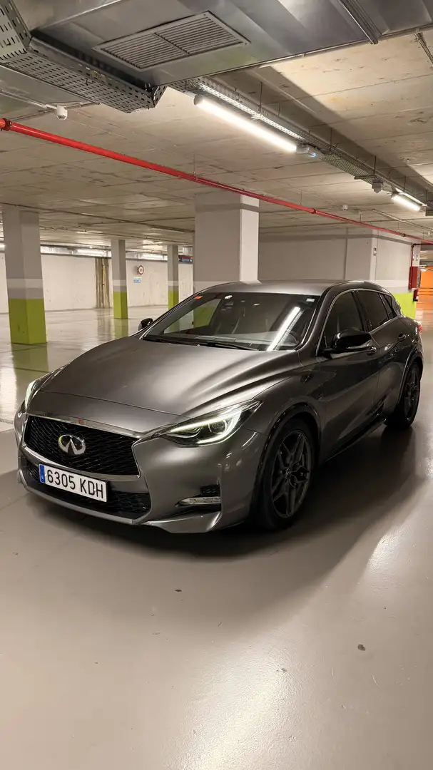 Infiniti Q30 2.2d Sport 7DCT Grau - 2