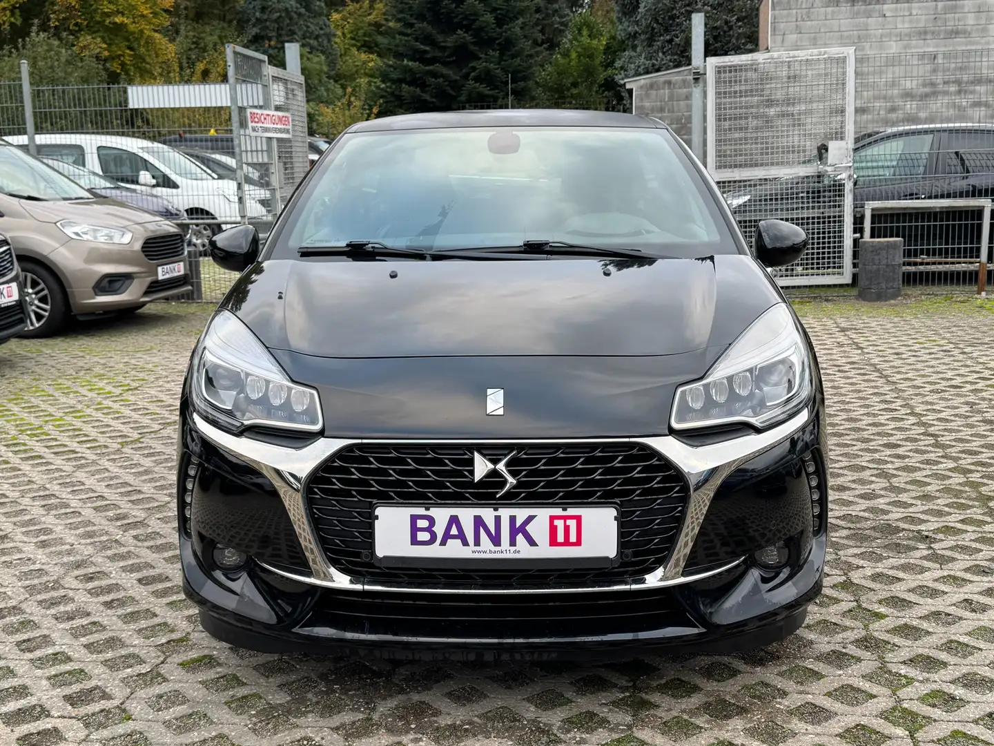 Citroen DS3 1,2i*Kamera*Klima*Auto.*Navi* Schwarz - 2