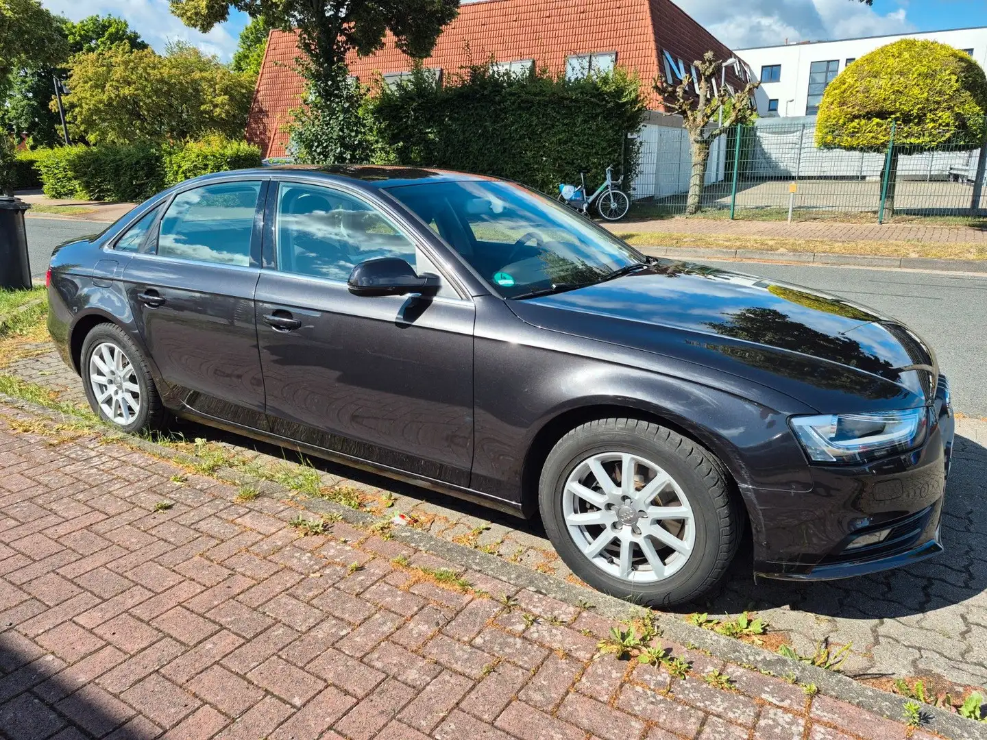 Audi A4 Lim.1.8 TFSI Attraction quattro Bi-Xenon Grau - 1